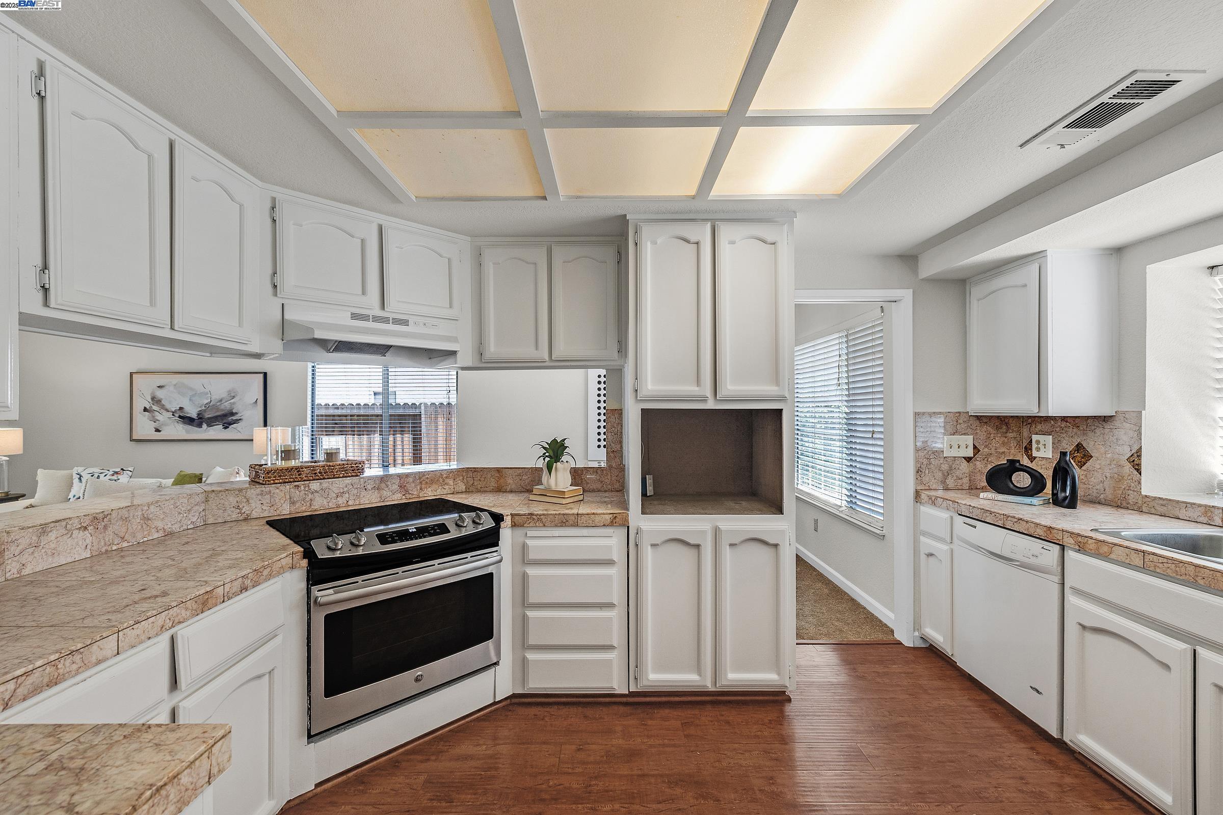 Detail Gallery Image 4 of 24 For 1861 Ashland, Tracy,  CA 95376 - 3 Beds | 2 Baths