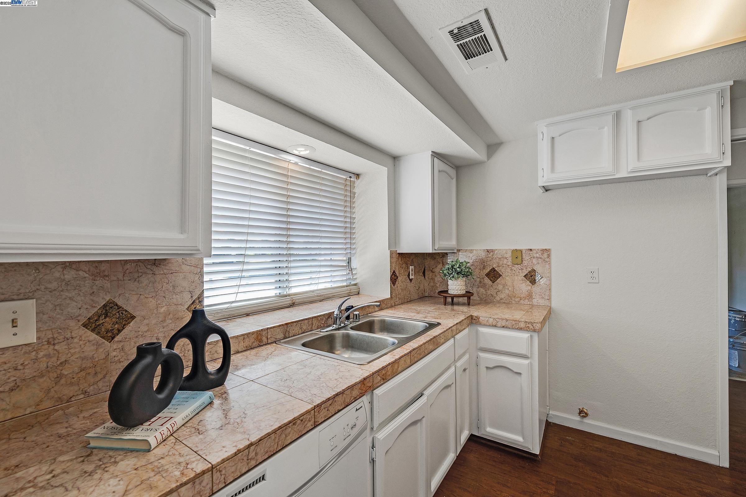 Detail Gallery Image 5 of 24 For 1861 Ashland, Tracy,  CA 95376 - 3 Beds | 2 Baths