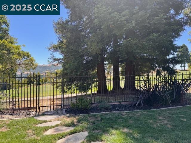 Detail Gallery Image 4 of 4 For 52 Grand Canyon Court, San Ramon,  CA 94582 - 4 Beds | 2/1 Baths