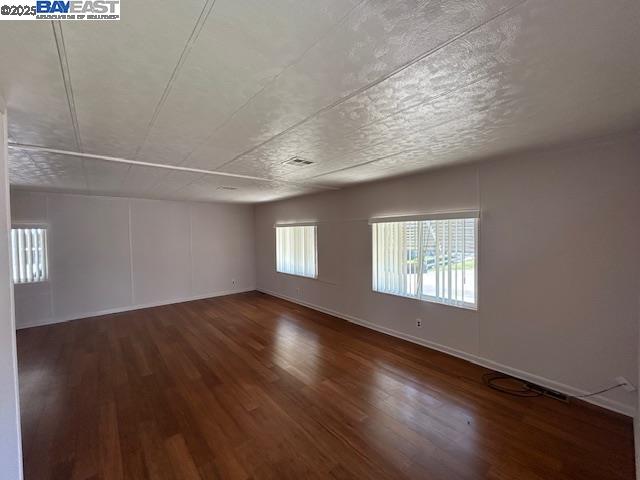 Detail Gallery Image 4 of 35 For 29046 Rochester Way, Hayward,  CA 94544 - 2 Beds | 2 Baths