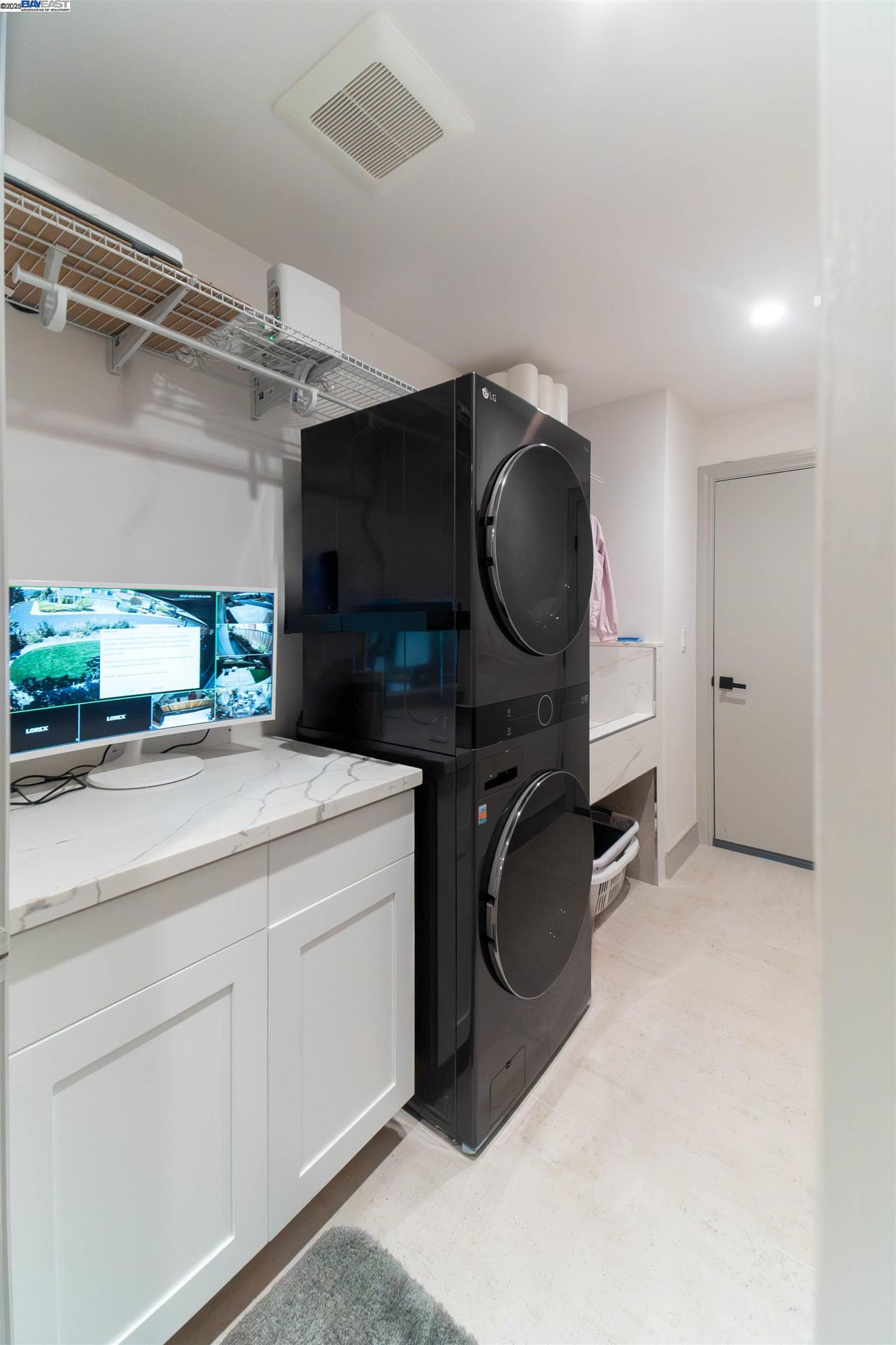 Detail Gallery Image 15 of 27 For 2562 Somerset Drive, Belmont,  CA 94002 - 4 Beds | 2/1 Baths