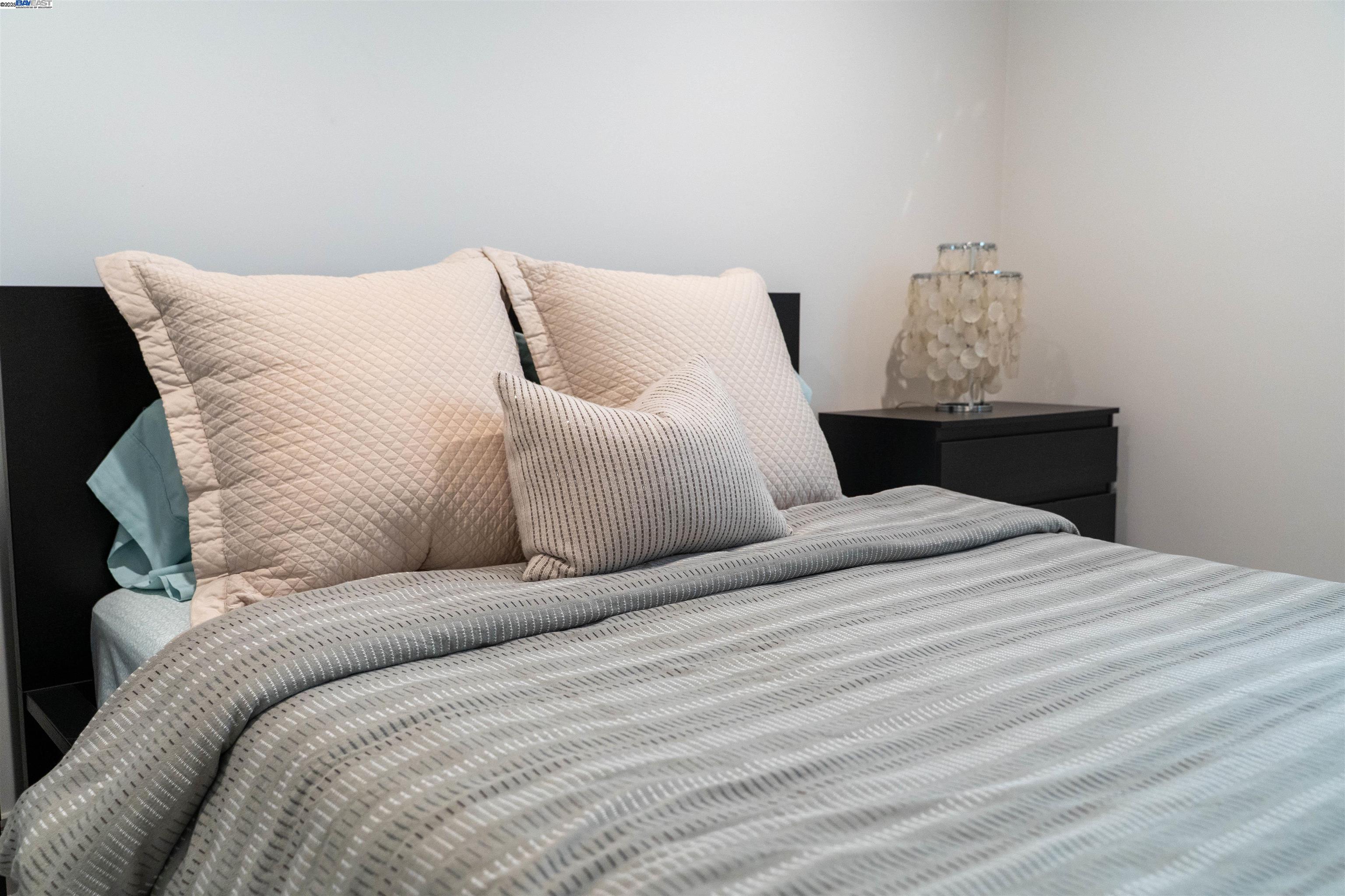 Detail Gallery Image 17 of 27 For 2562 Somerset Drive, Belmont,  CA 94002 - 4 Beds | 2/1 Baths