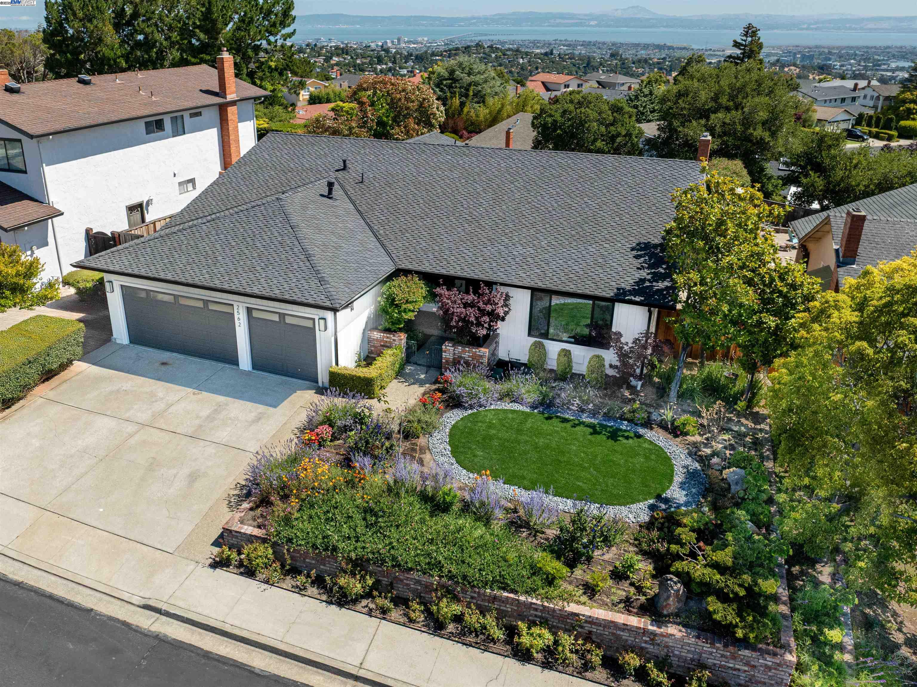 Detail Gallery Image 23 of 27 For 2562 Somerset Drive, Belmont,  CA 94002 - 4 Beds | 2/1 Baths