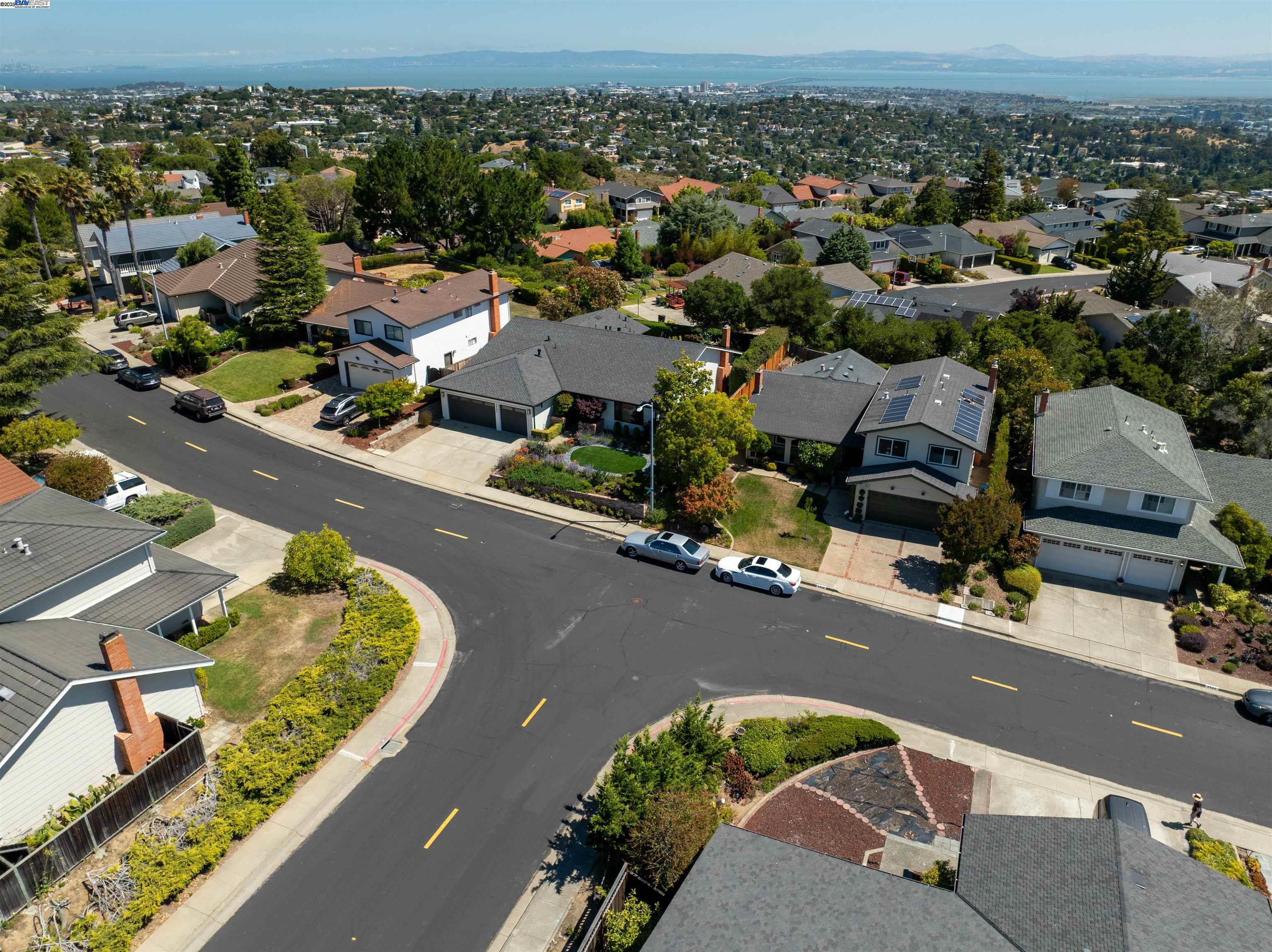 Detail Gallery Image 24 of 27 For 2562 Somerset Drive, Belmont,  CA 94002 - 4 Beds | 2/1 Baths