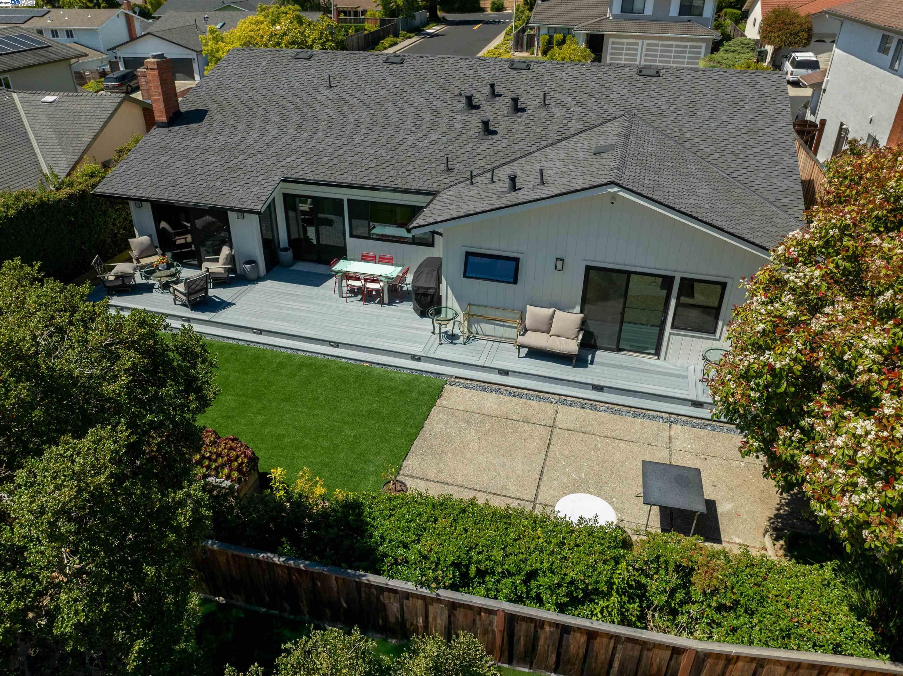 Detail Gallery Image 25 of 27 For 2562 Somerset Drive, Belmont,  CA 94002 - 4 Beds | 2/1 Baths