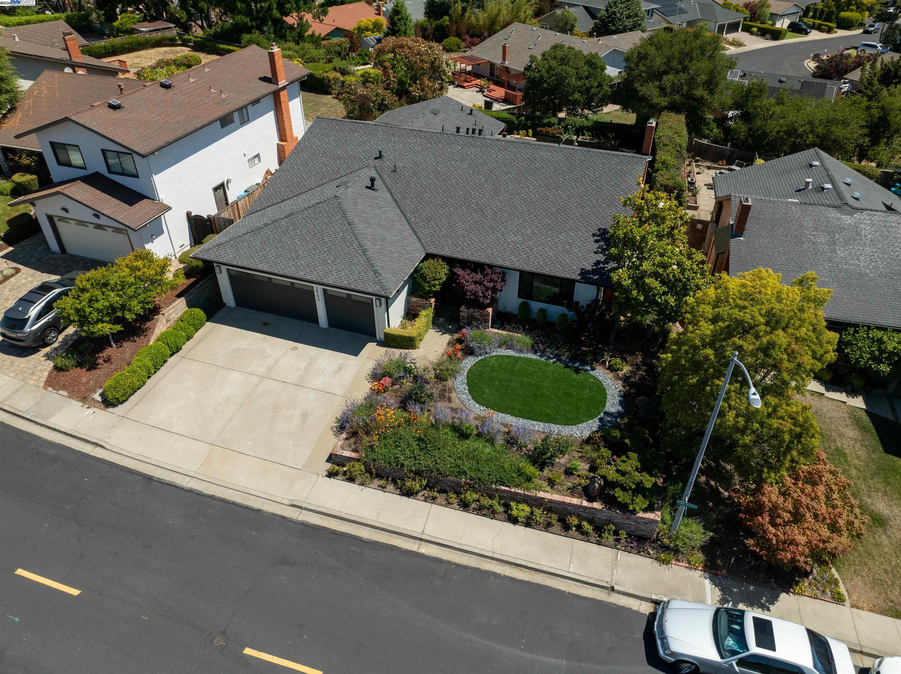 Detail Gallery Image 26 of 27 For 2562 Somerset Drive, Belmont,  CA 94002 - 4 Beds | 2/1 Baths