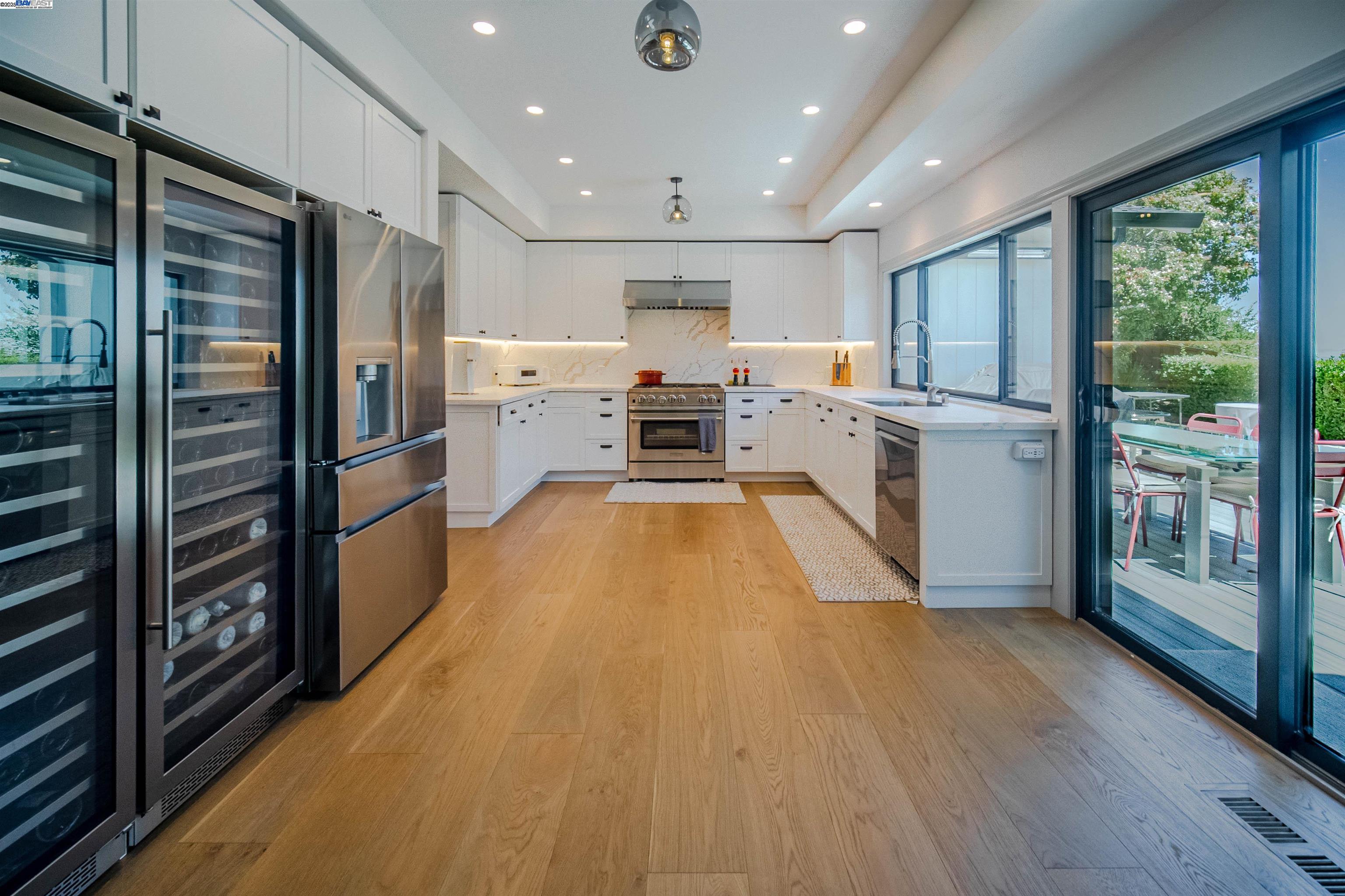 Detail Gallery Image 4 of 27 For 2562 Somerset Drive, Belmont,  CA 94002 - 4 Beds | 2/1 Baths