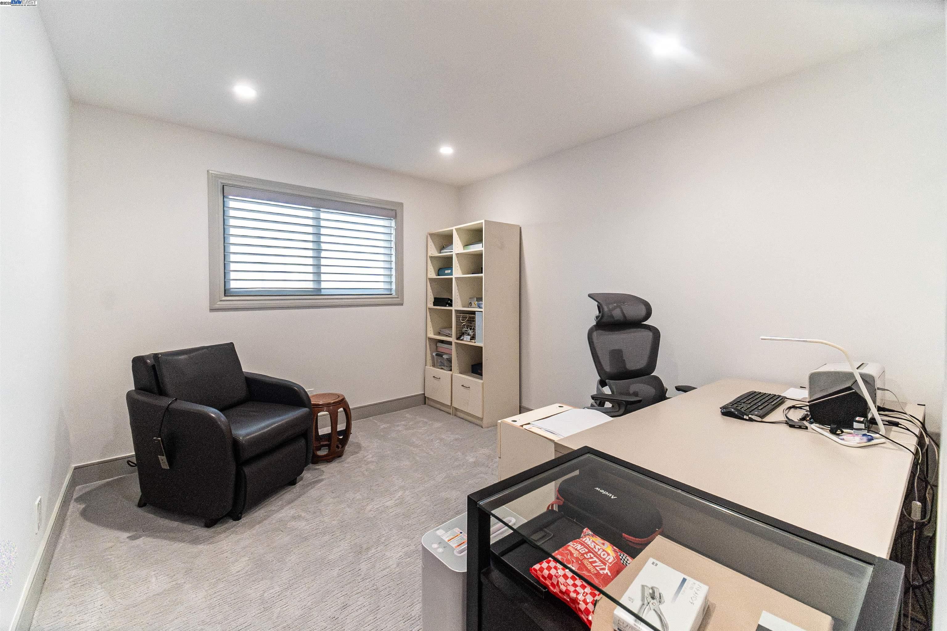 Detail Gallery Image 9 of 27 For 2562 Somerset Drive, Belmont,  CA 94002 - 4 Beds | 2/1 Baths