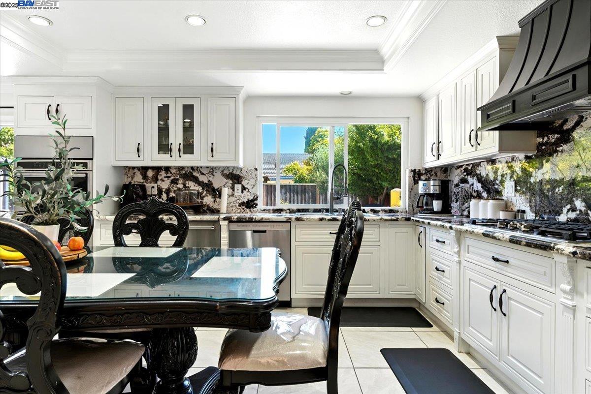 Detail Gallery Image 17 of 35 For 1388 Xavier Ave, Hayward,  CA 94545 - 5 Beds | 3 Baths