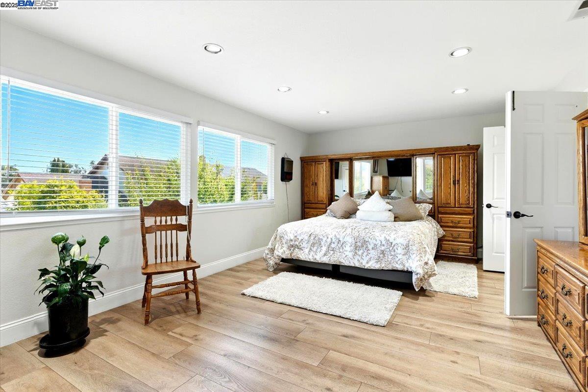 Detail Gallery Image 22 of 35 For 1388 Xavier Ave, Hayward,  CA 94545 - 5 Beds | 3 Baths