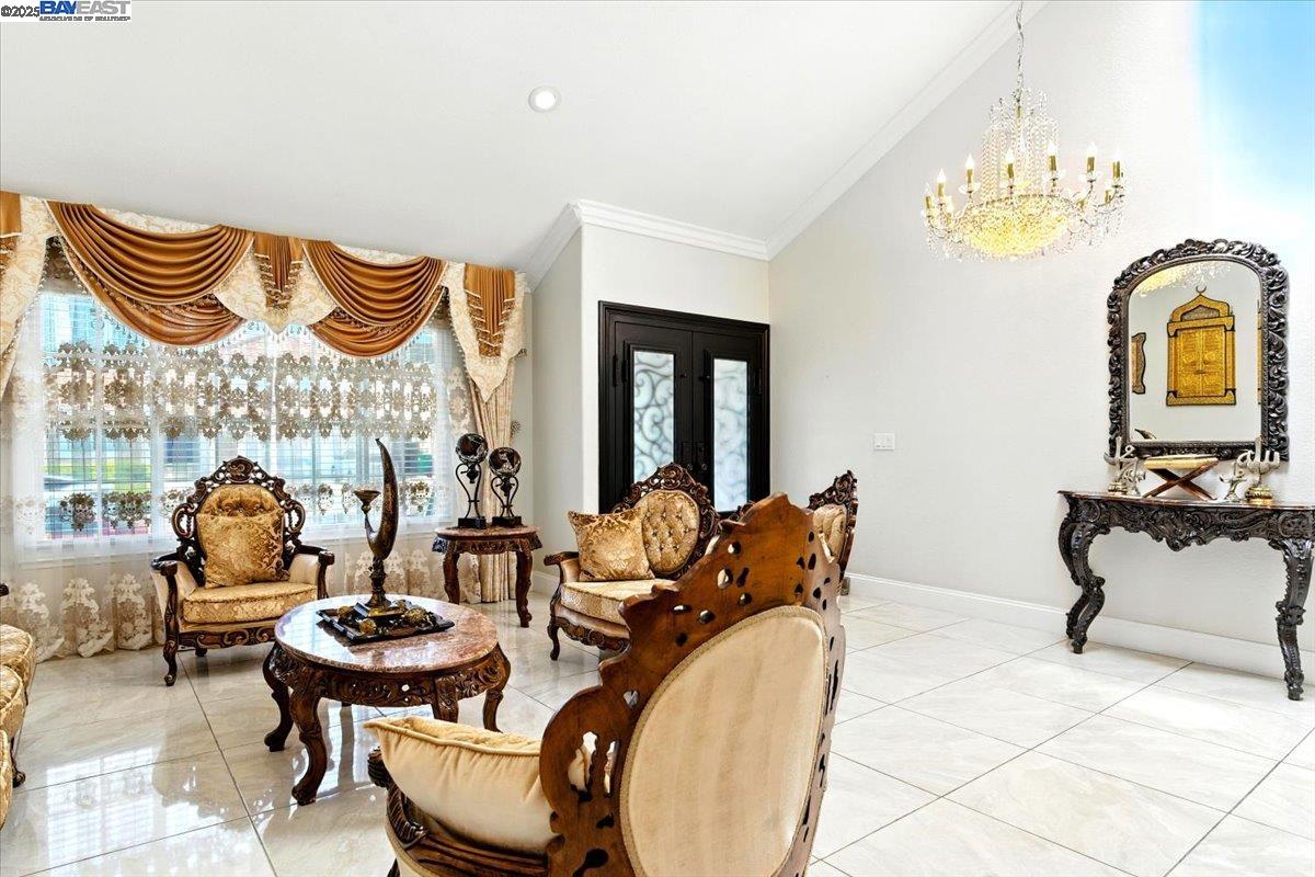 Detail Gallery Image 6 of 35 For 1388 Xavier Ave, Hayward,  CA 94545 - 5 Beds | 3 Baths