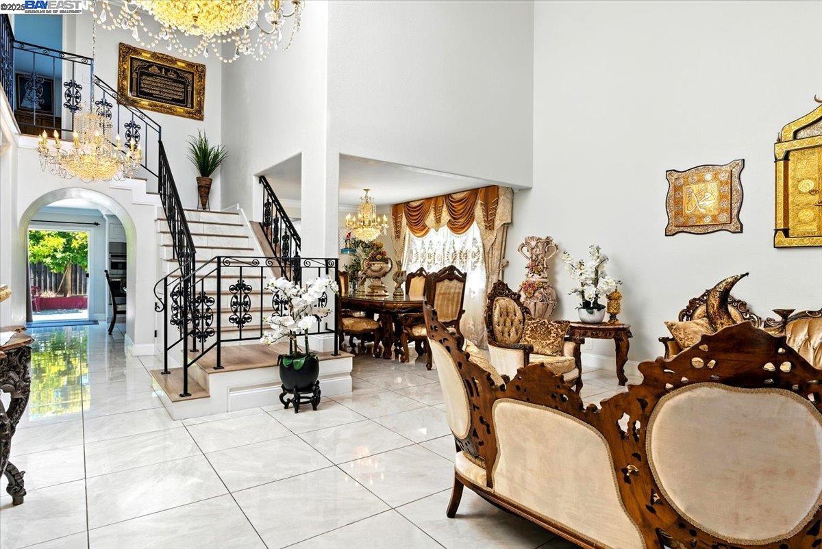 Detail Gallery Image 7 of 35 For 1388 Xavier Ave, Hayward,  CA 94545 - 5 Beds | 3 Baths