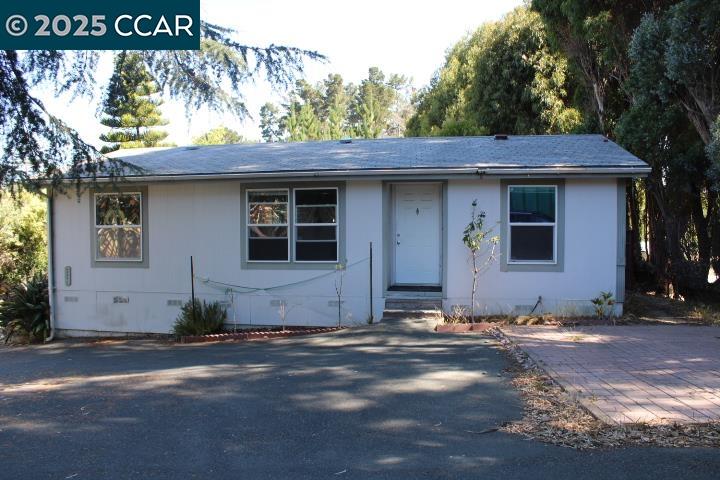 Detail Gallery Image 1 of 27 For 5266 Sunset Dr #B,  El Sobrante,  CA 94803 - 2 Beds | 2 Baths