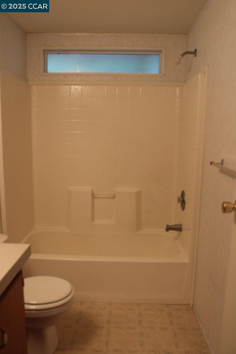 Detail Gallery Image 18 of 27 For 5266 Sunset Dr #B,  El Sobrante,  CA 94803 - 2 Beds | 2 Baths