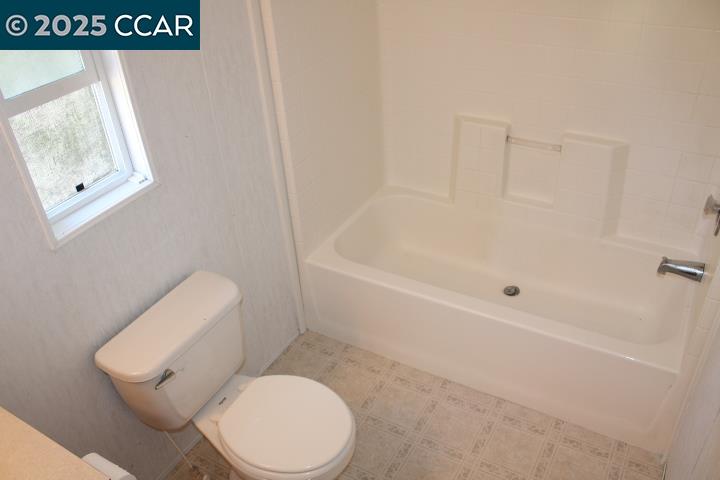 Detail Gallery Image 22 of 27 For 5266 Sunset Dr #B,  El Sobrante,  CA 94803 - 2 Beds | 2 Baths