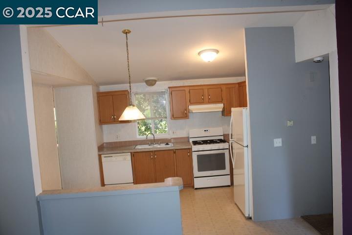 Detail Gallery Image 5 of 27 For 5266 Sunset Dr #B,  El Sobrante,  CA 94803 - 2 Beds | 2 Baths