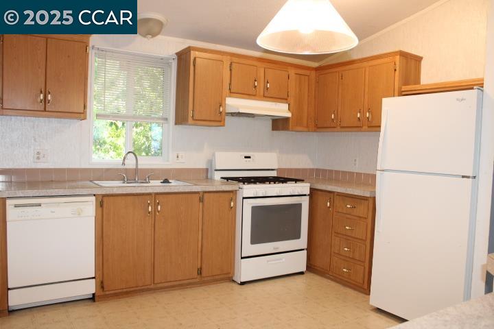 Detail Gallery Image 6 of 27 For 5266 Sunset Dr #B,  El Sobrante,  CA 94803 - 2 Beds | 2 Baths