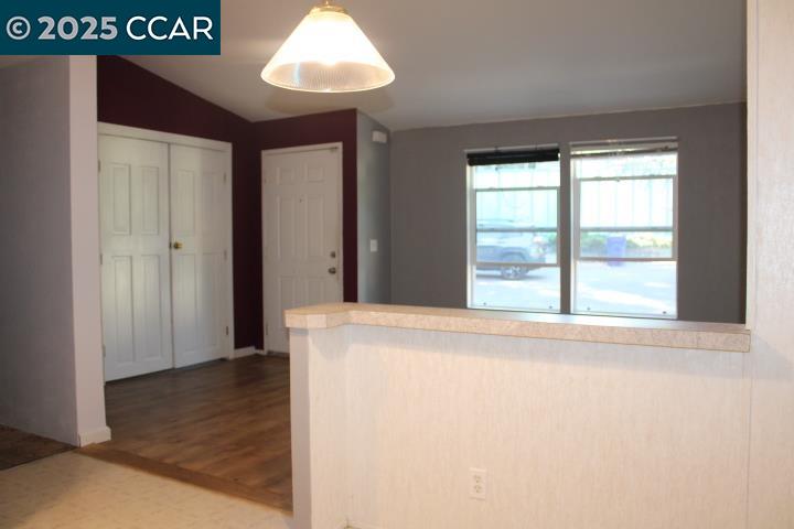 Detail Gallery Image 8 of 27 For 5266 Sunset Dr #B,  El Sobrante,  CA 94803 - 2 Beds | 2 Baths