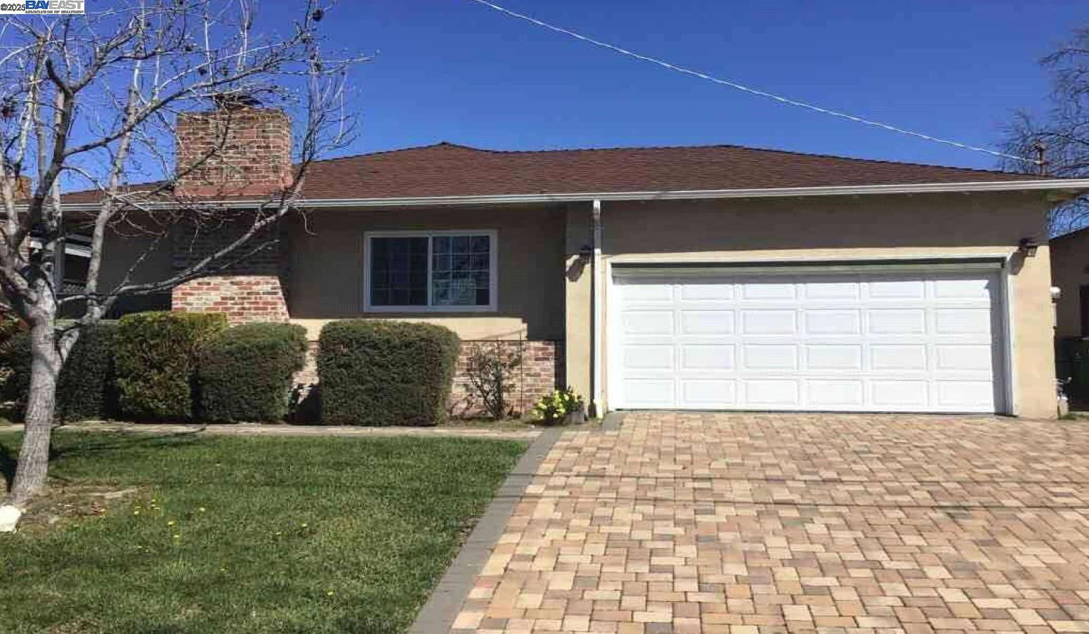 Detail Gallery Image 1 of 23 For 3086 Greenview Dr, Castro Valley,  CA 94546 - 3 Beds | 2 Baths