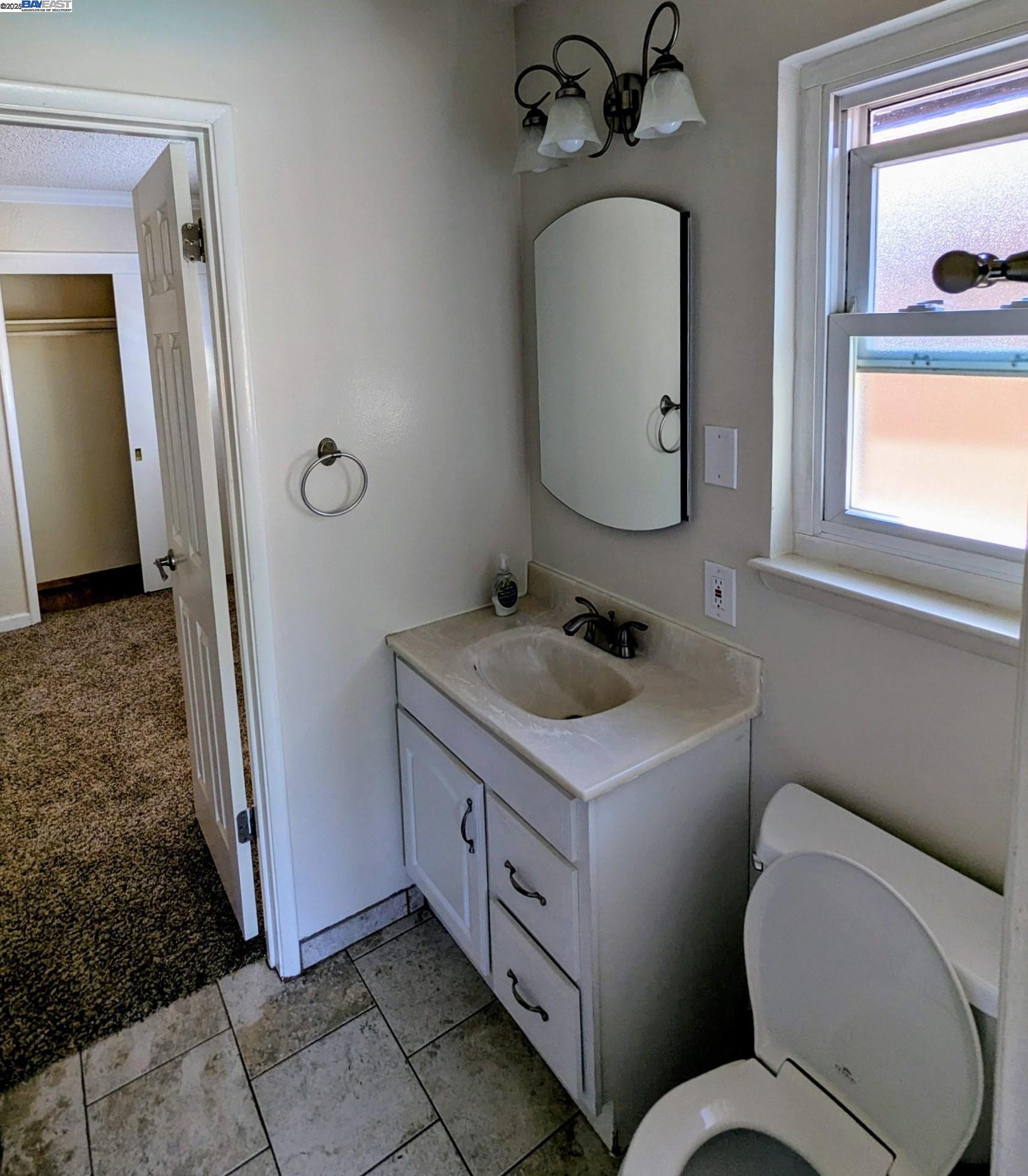 Detail Gallery Image 12 of 23 For 3086 Greenview Dr, Castro Valley,  CA 94546 - 3 Beds | 2 Baths