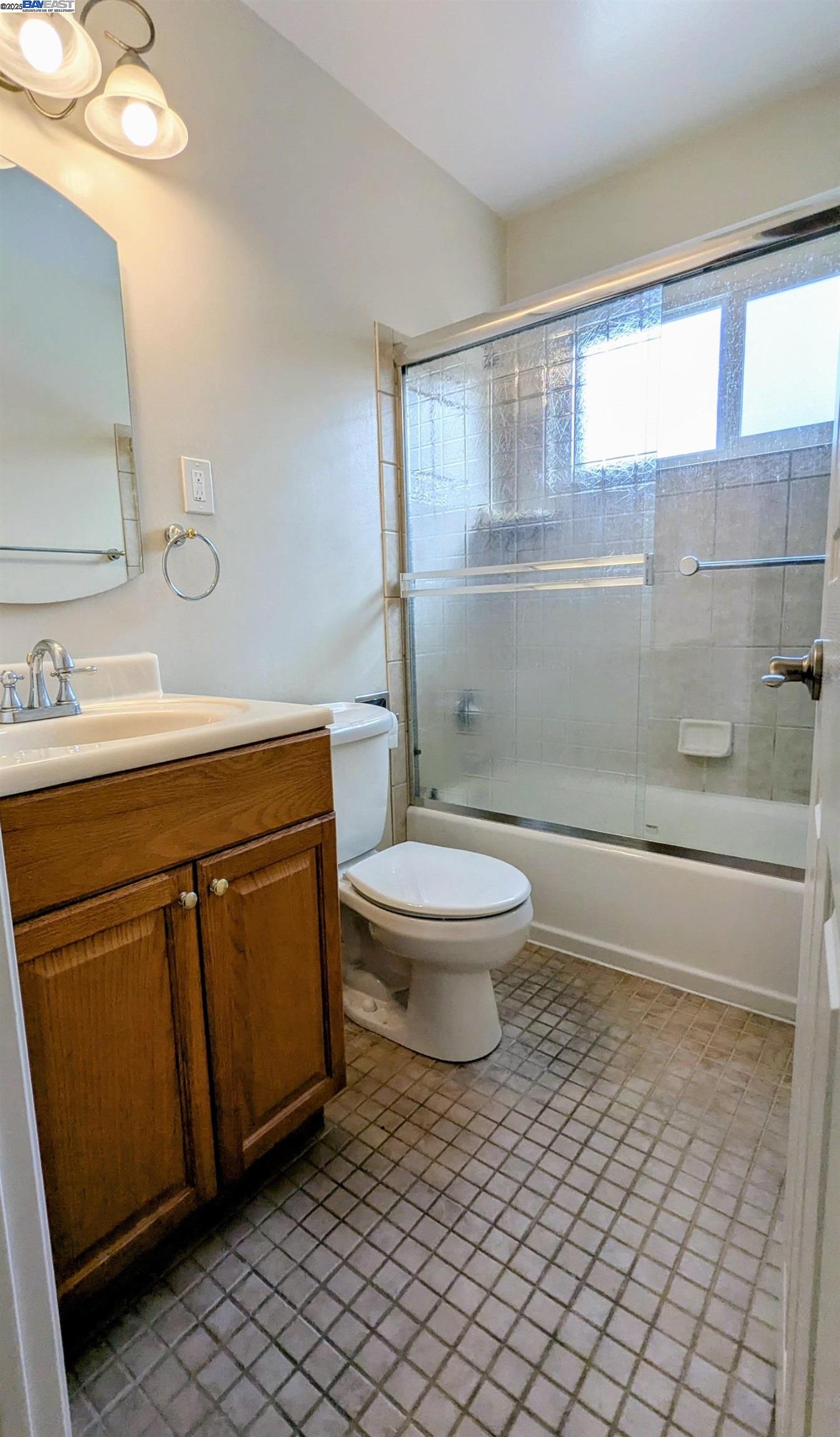 Detail Gallery Image 16 of 23 For 3086 Greenview Dr, Castro Valley,  CA 94546 - 3 Beds | 2 Baths