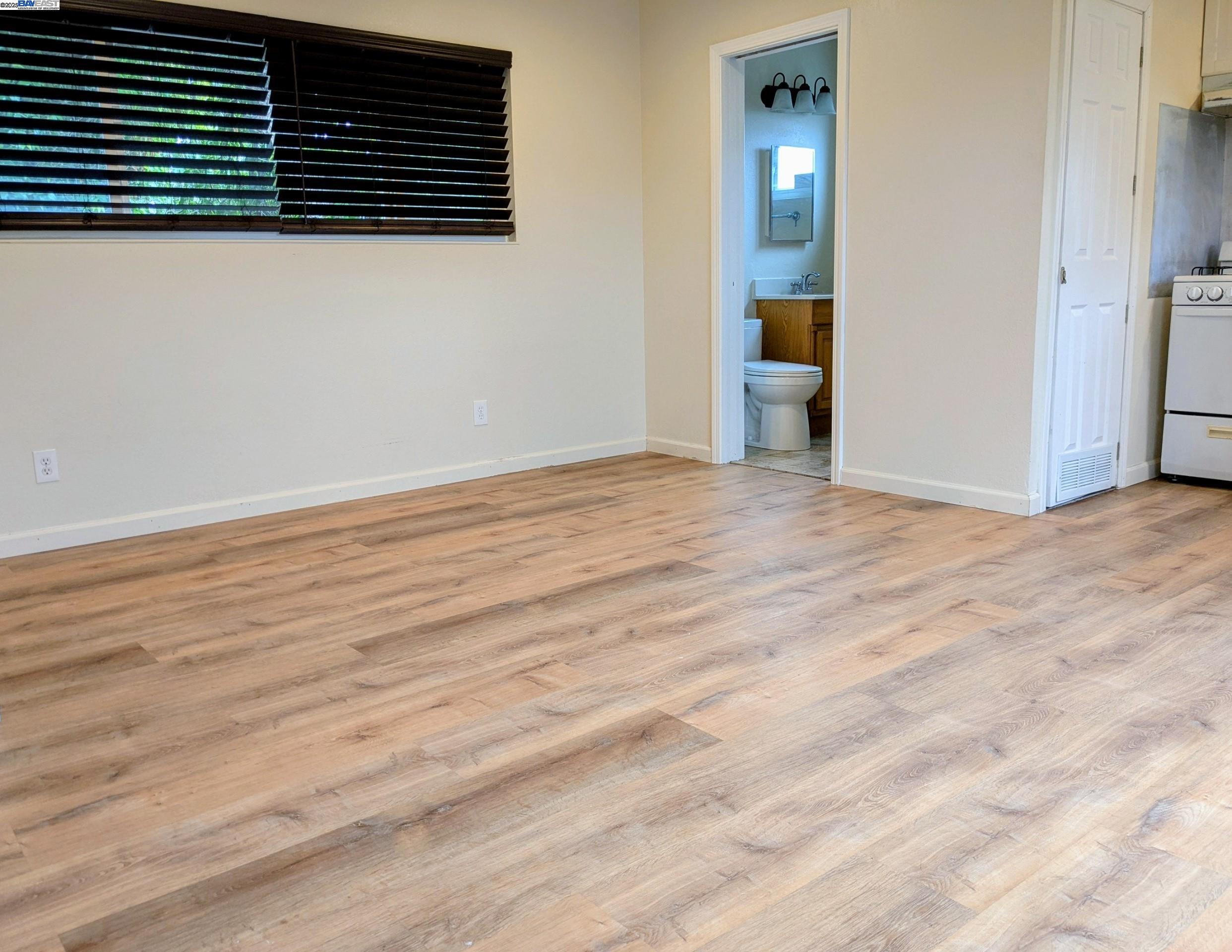 Detail Gallery Image 17 of 23 For 3086 Greenview Dr, Castro Valley,  CA 94546 - 3 Beds | 2 Baths