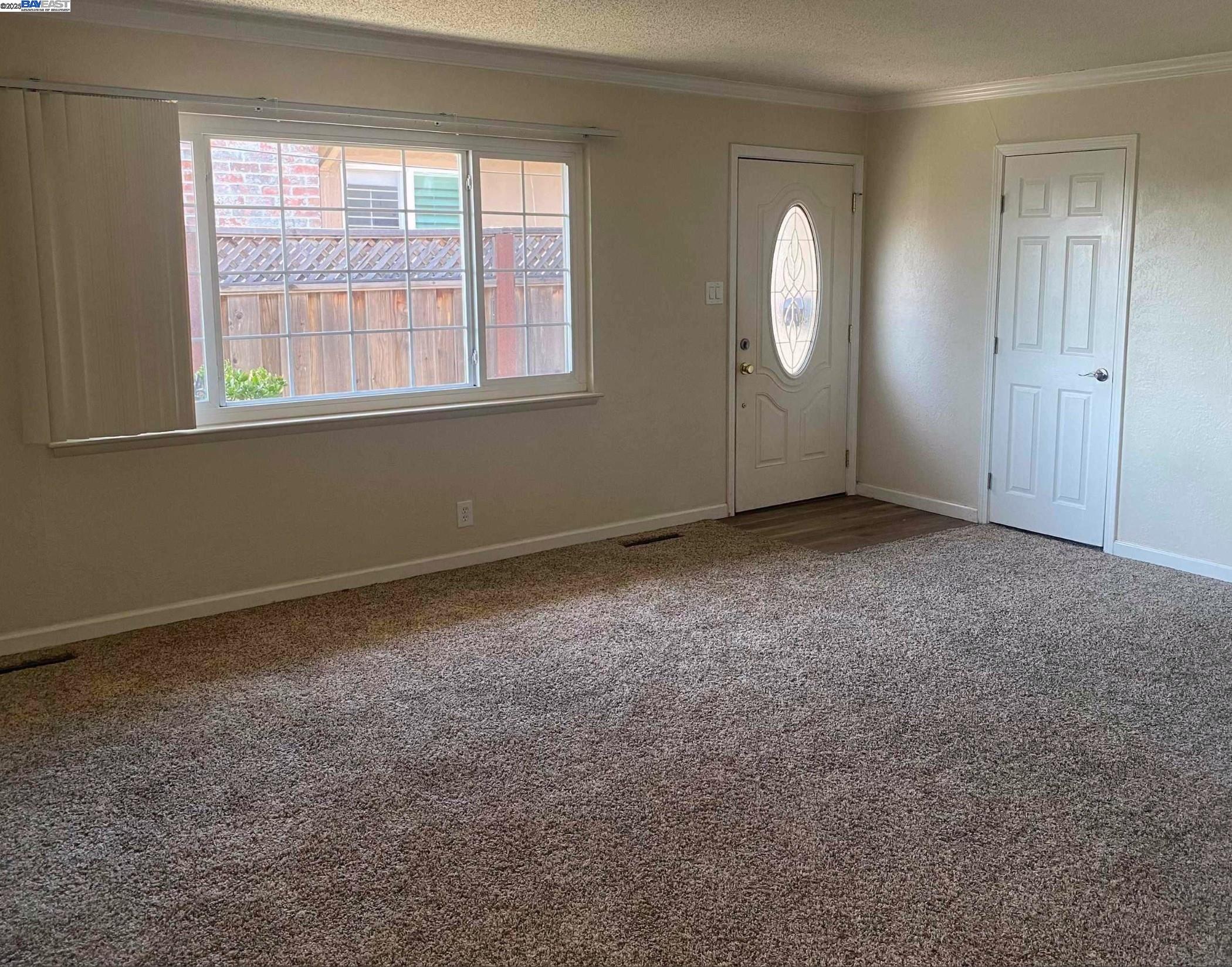 Detail Gallery Image 3 of 23 For 3086 Greenview Dr, Castro Valley,  CA 94546 - 3 Beds | 2 Baths