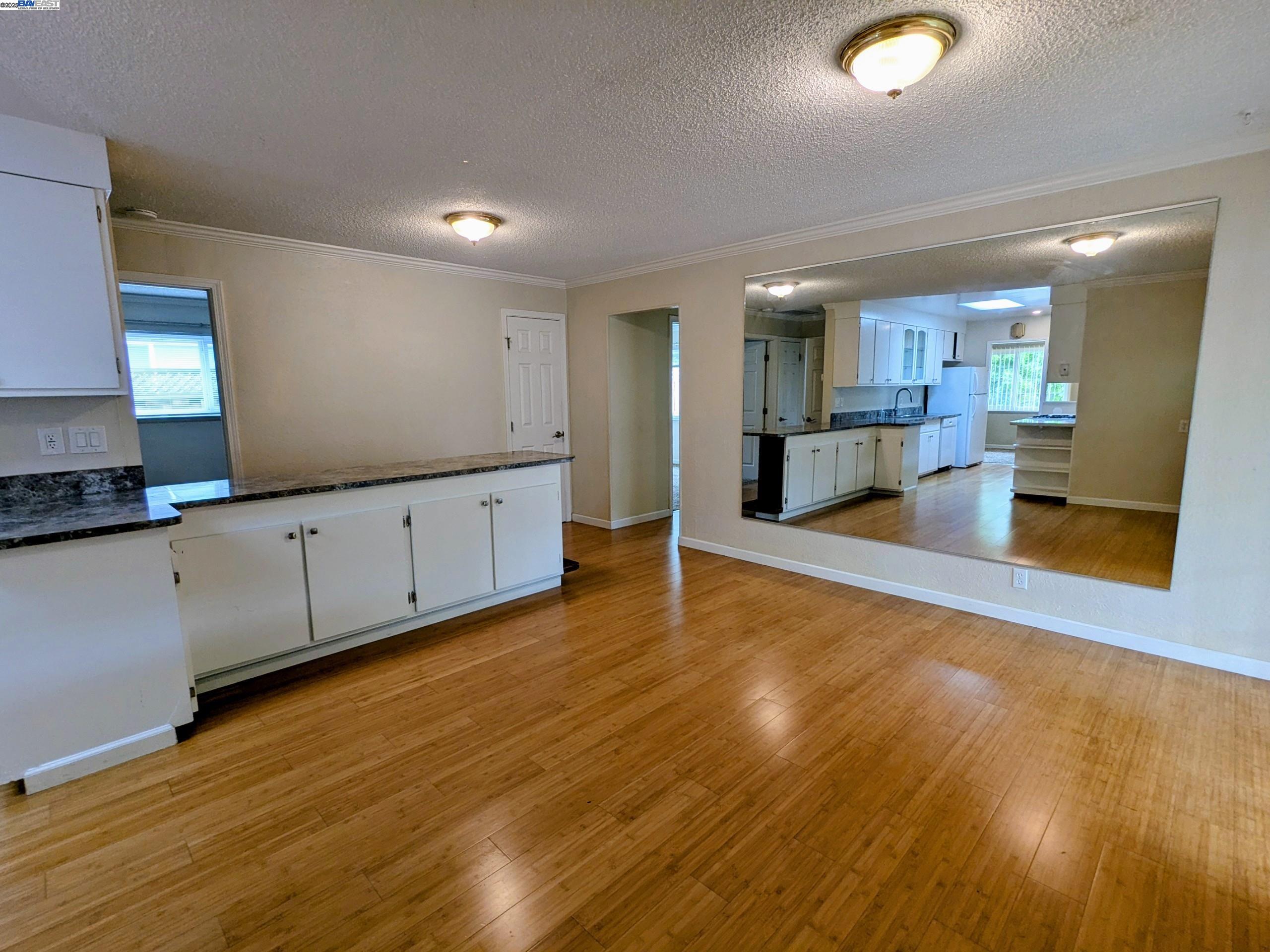 Detail Gallery Image 10 of 23 For 3086 Greenview Dr, Castro Valley,  CA 94546 - 3 Beds | 2 Baths