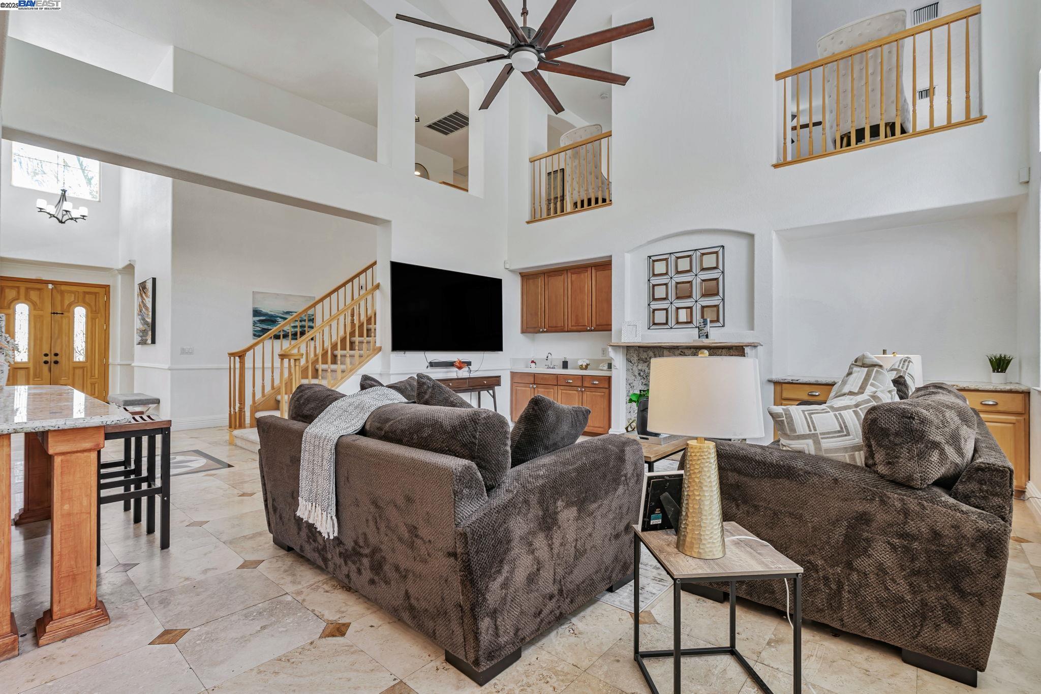 Detail Gallery Image 12 of 60 For 5065 Carbondale Way, Antioch,  CA 94531 - 5 Beds | 3 Baths