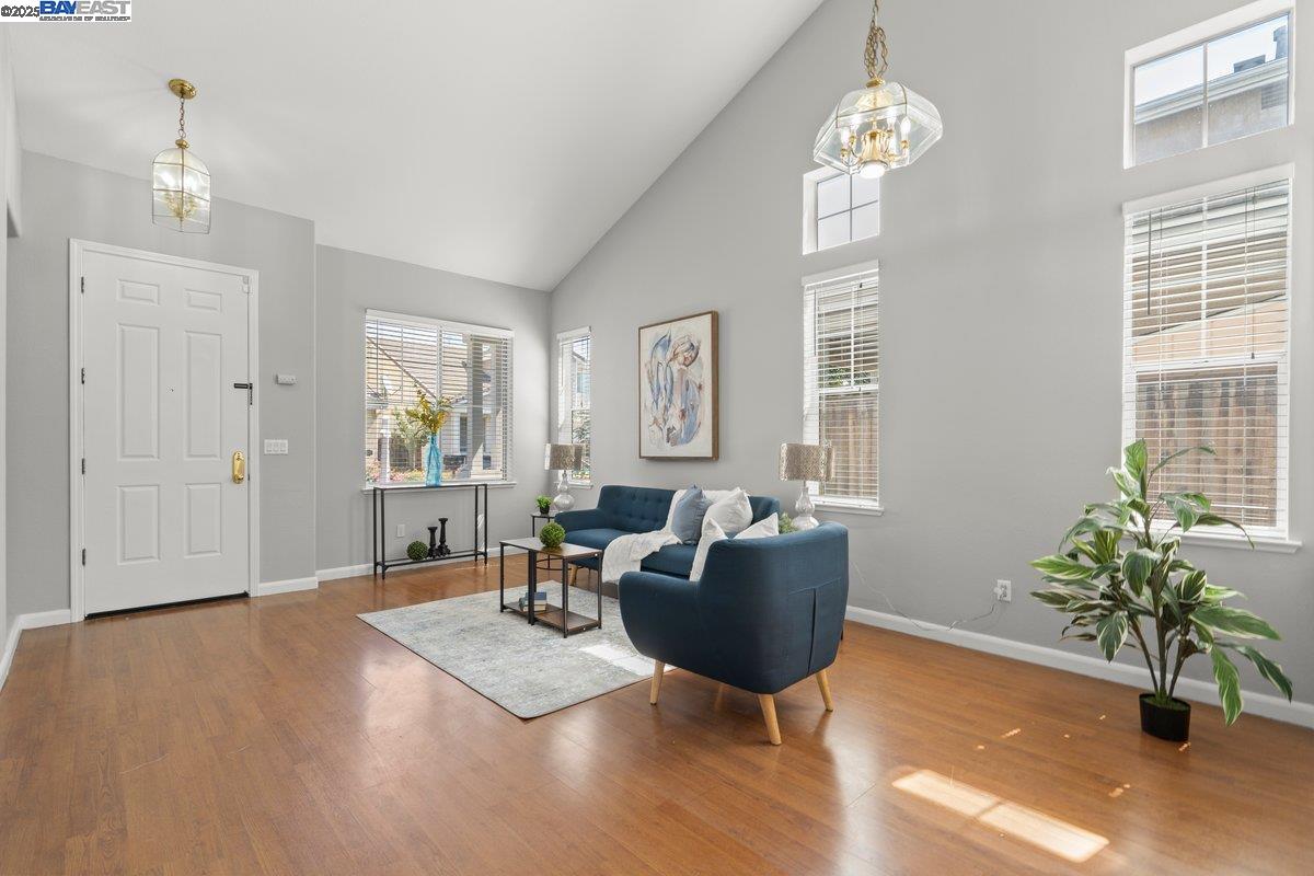 Detail Gallery Image 3 of 22 For 190 Images Circle, Milpitas,  CA 95035 - 4 Beds | 2/1 Baths