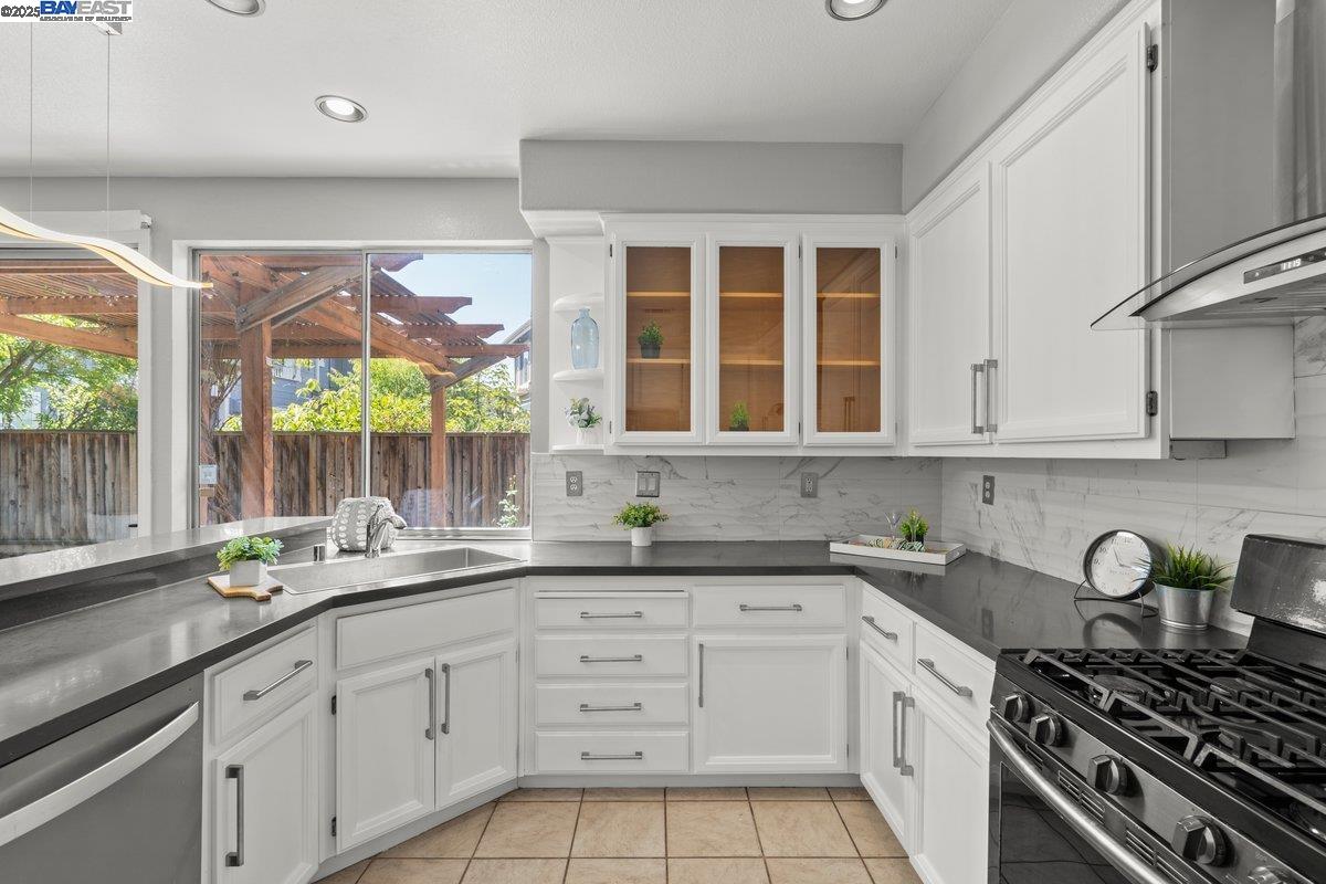 Detail Gallery Image 9 of 22 For 190 Images Circle, Milpitas,  CA 95035 - 4 Beds | 2/1 Baths