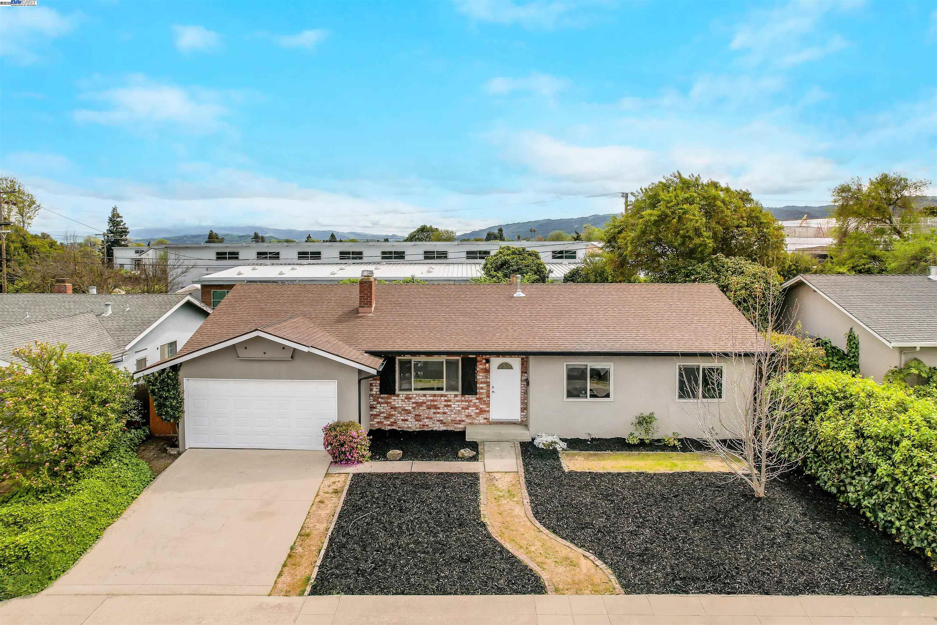 Detail Gallery Image 2 of 53 For 7570 Carlow Way, Dublin,  CA 94568 - 4 Beds | 2 Baths