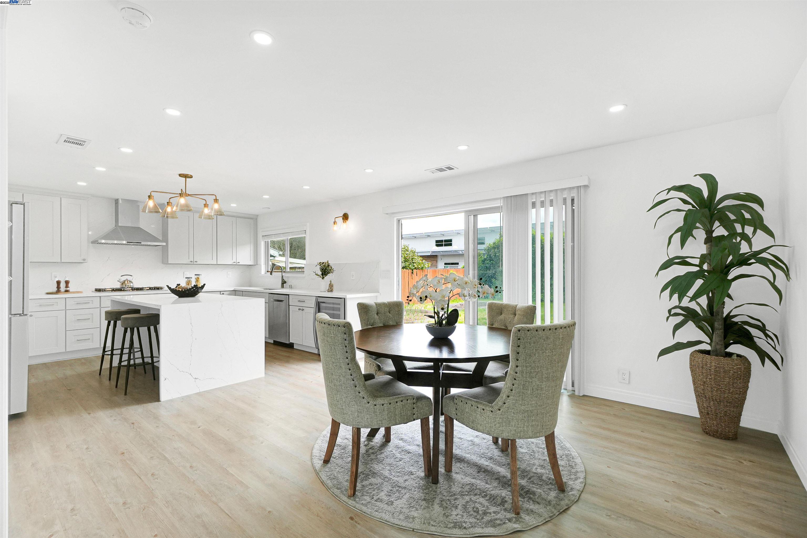Detail Gallery Image 14 of 53 For 7570 Carlow Way, Dublin,  CA 94568 - 4 Beds | 2 Baths