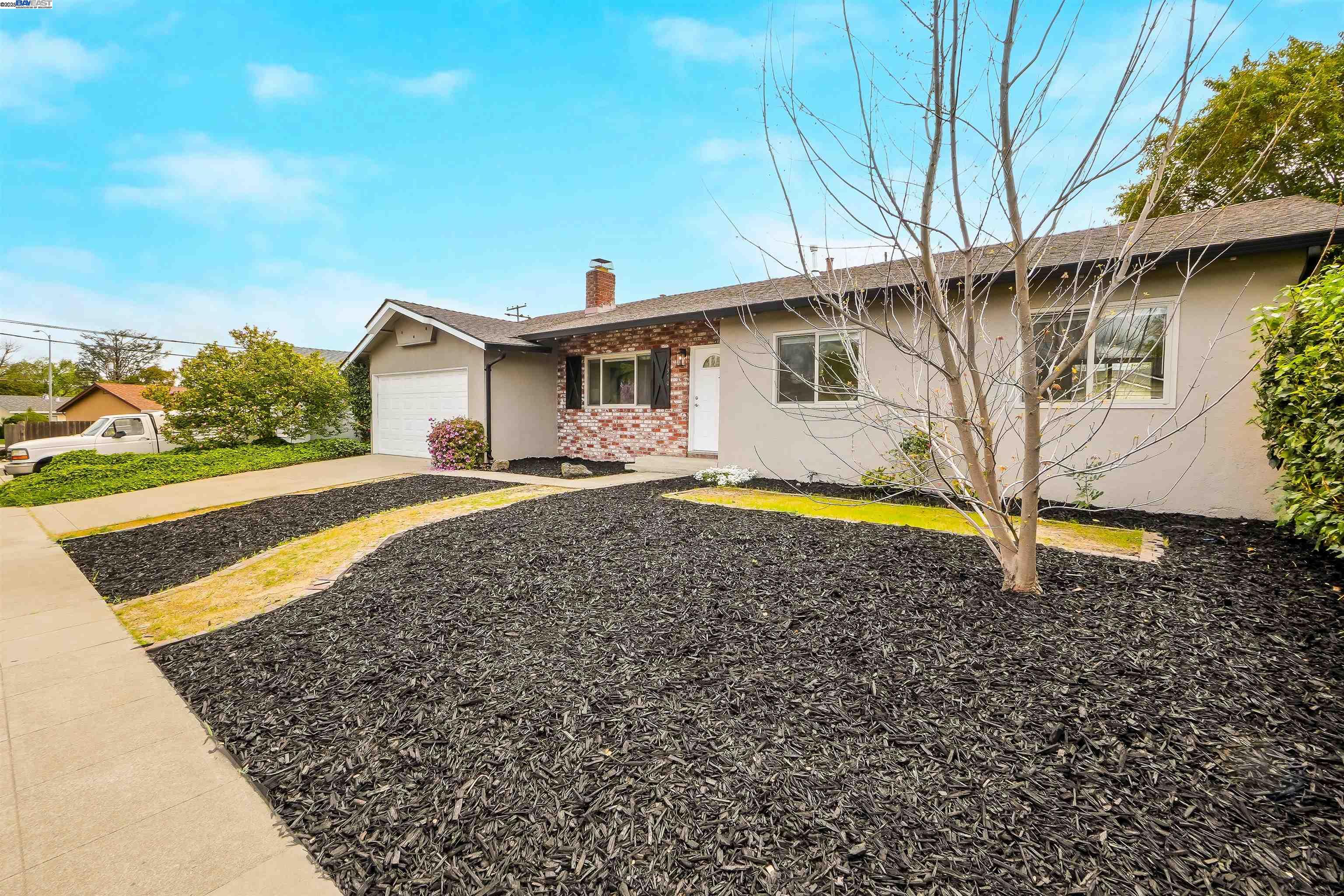 Detail Gallery Image 5 of 53 For 7570 Carlow Way, Dublin,  CA 94568 - 4 Beds | 2 Baths