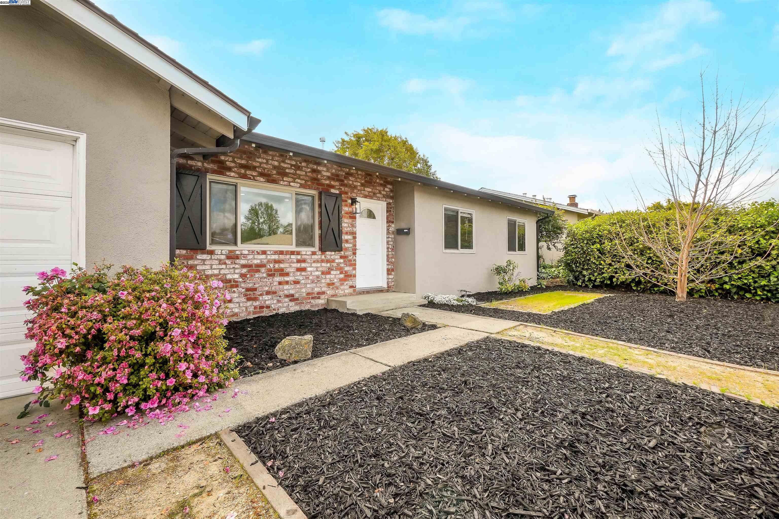 Detail Gallery Image 7 of 53 For 7570 Carlow Way, Dublin,  CA 94568 - 4 Beds | 2 Baths