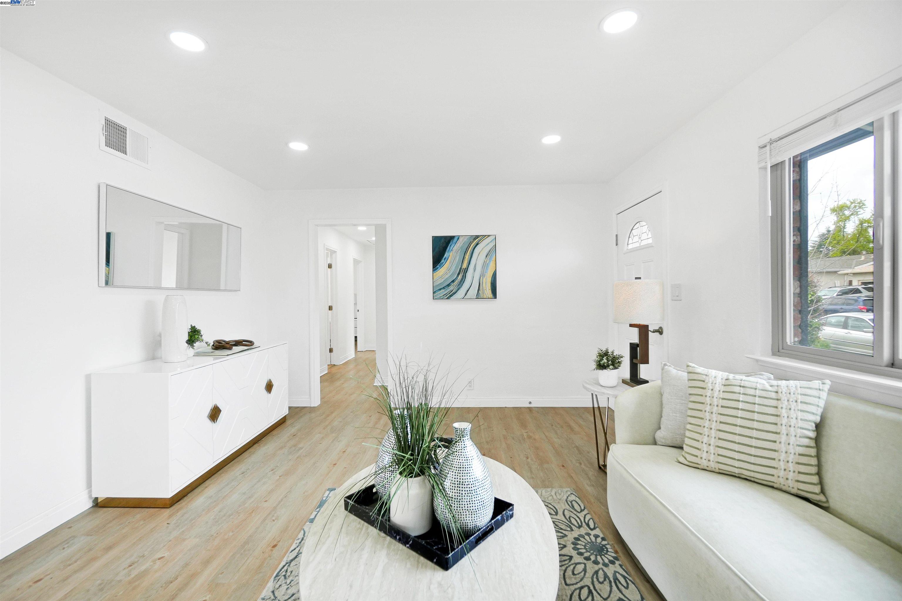 Detail Gallery Image 10 of 53 For 7570 Carlow Way, Dublin,  CA 94568 - 4 Beds | 2 Baths
