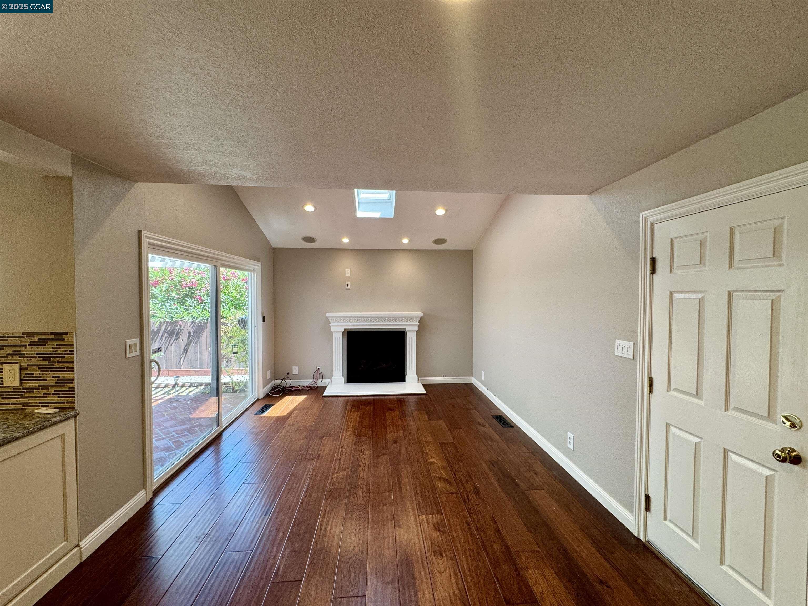 Detail Gallery Image 12 of 37 For 2315 Dapplegray Ln, Walnut Creek,  CA 94596 - 4 Beds | 2/1 Baths