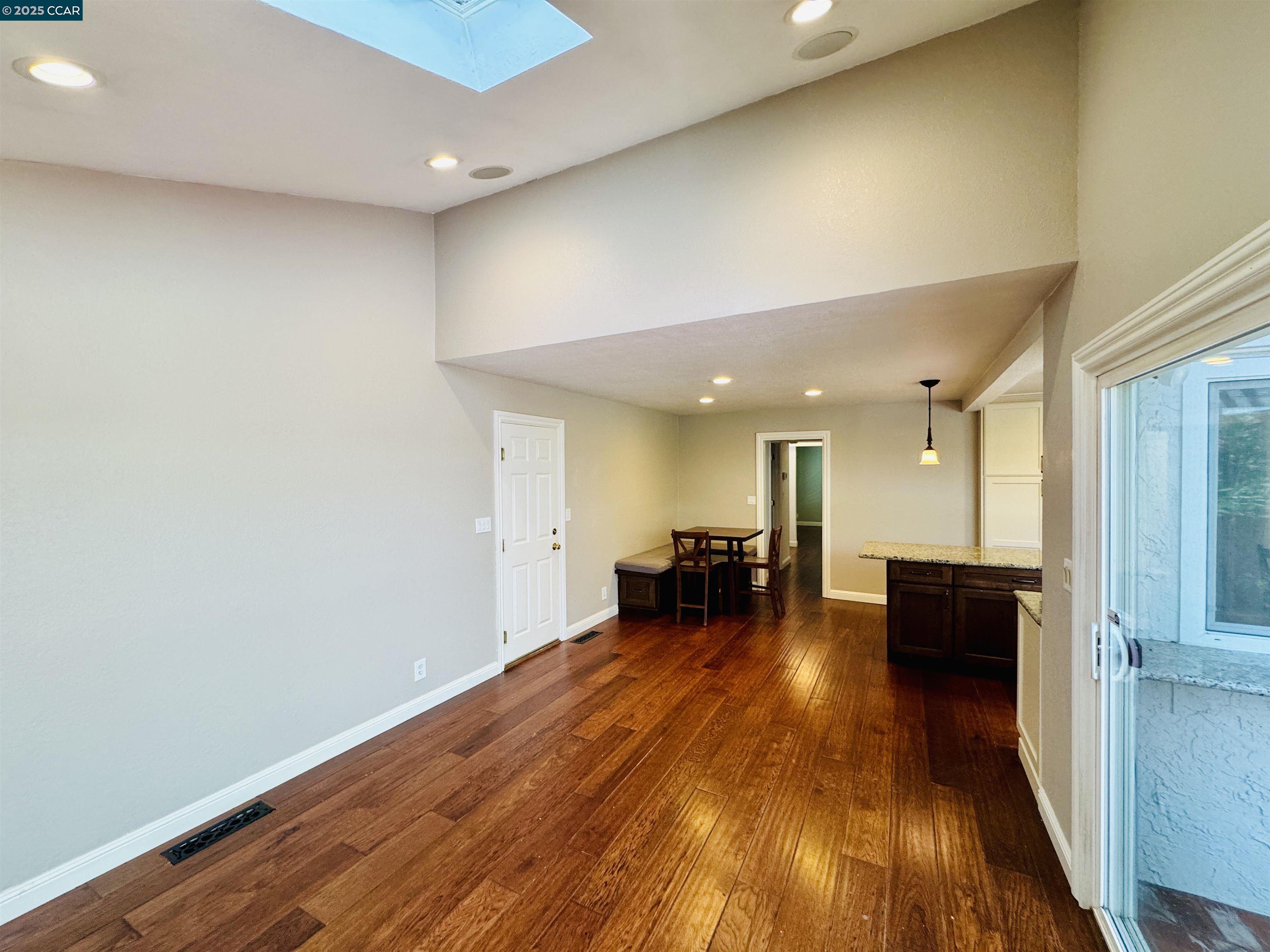 Detail Gallery Image 13 of 37 For 2315 Dapplegray Ln, Walnut Creek,  CA 94596 - 4 Beds | 2/1 Baths