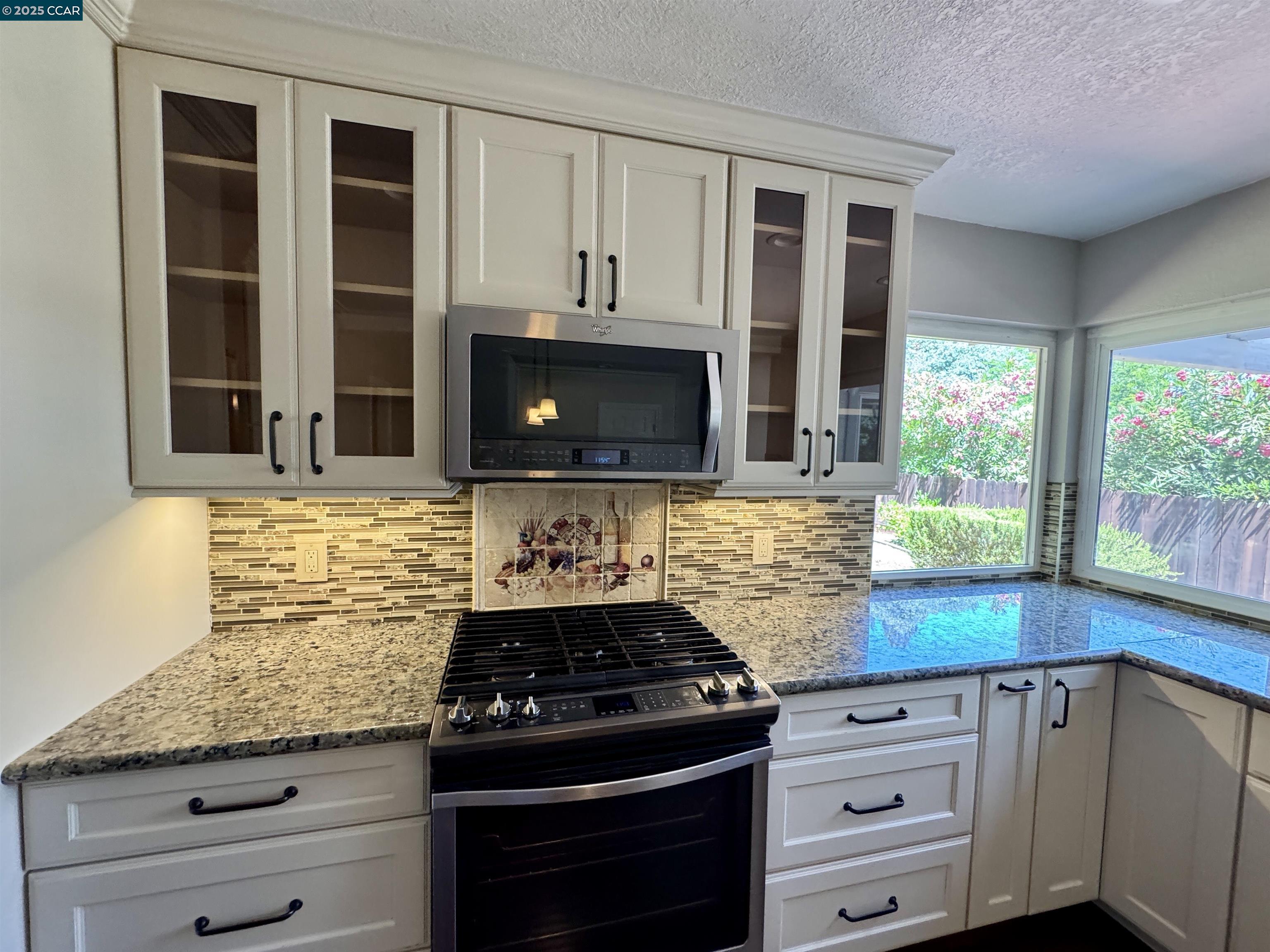 Detail Gallery Image 14 of 37 For 2315 Dapplegray Ln, Walnut Creek,  CA 94596 - 4 Beds | 2/1 Baths