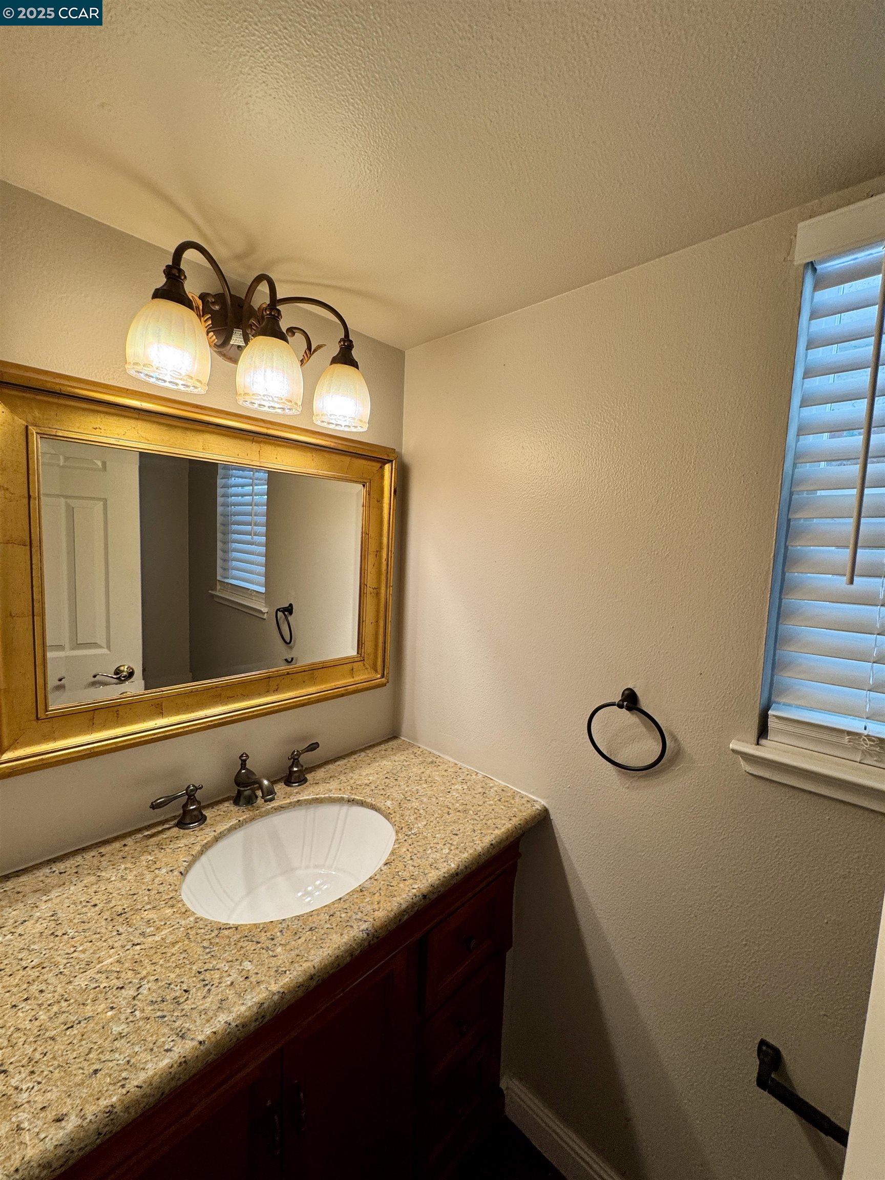 Detail Gallery Image 16 of 37 For 2315 Dapplegray Ln, Walnut Creek,  CA 94596 - 4 Beds | 2/1 Baths