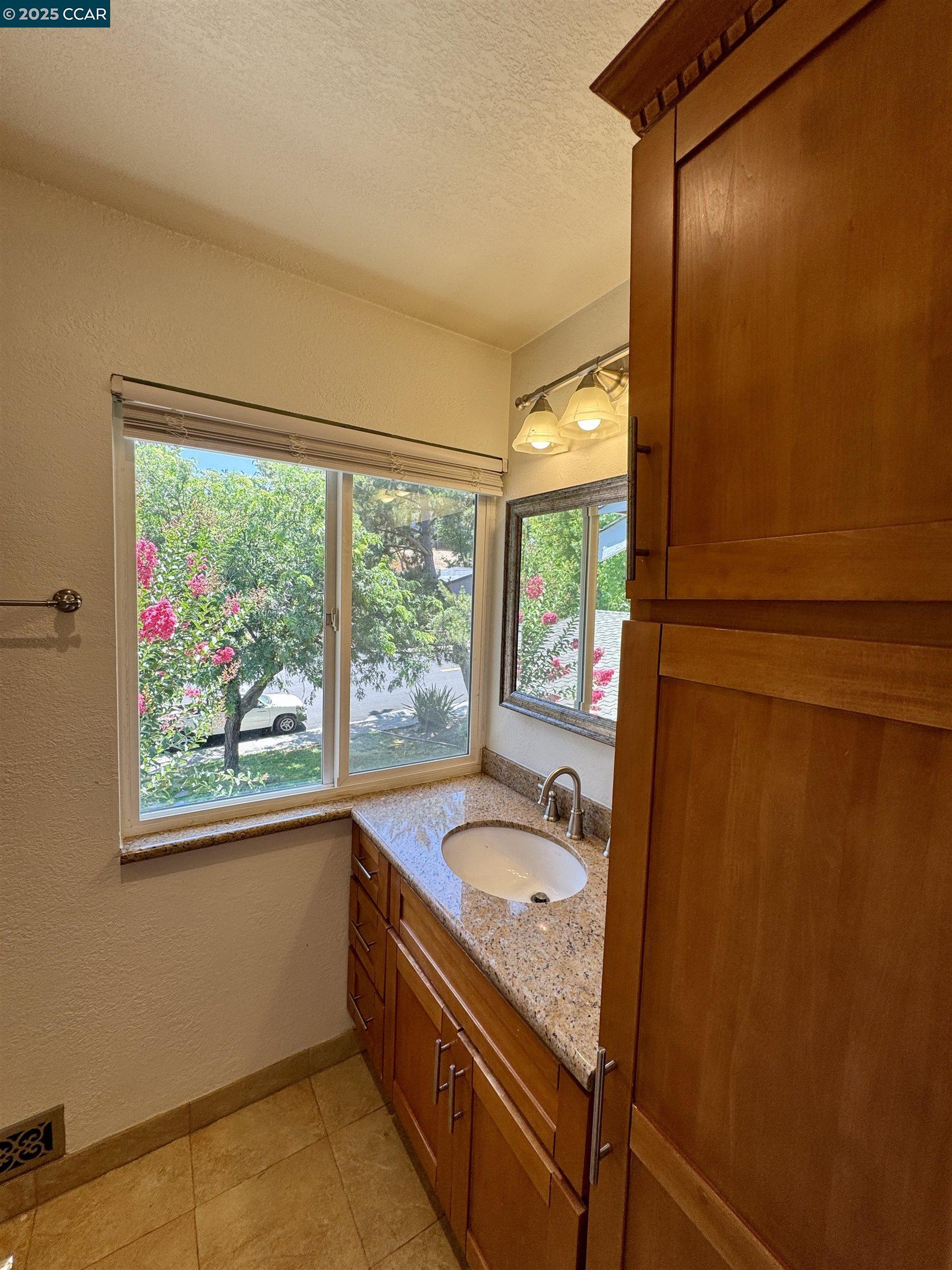Detail Gallery Image 25 of 37 For 2315 Dapplegray Ln, Walnut Creek,  CA 94596 - 4 Beds | 2/1 Baths