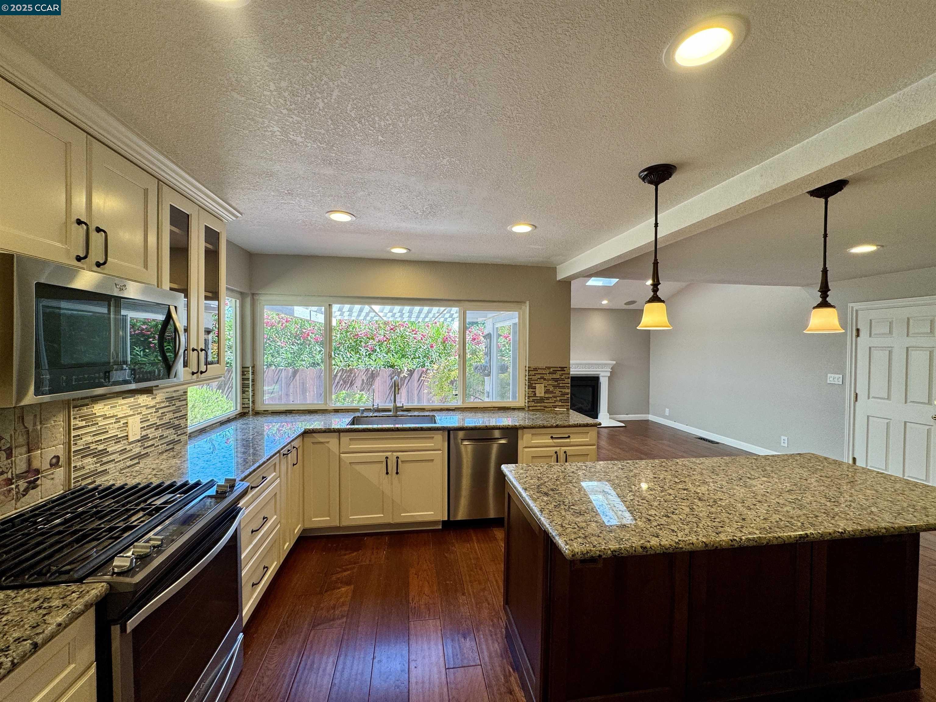 Detail Gallery Image 8 of 37 For 2315 Dapplegray Ln, Walnut Creek,  CA 94596 - 4 Beds | 2/1 Baths