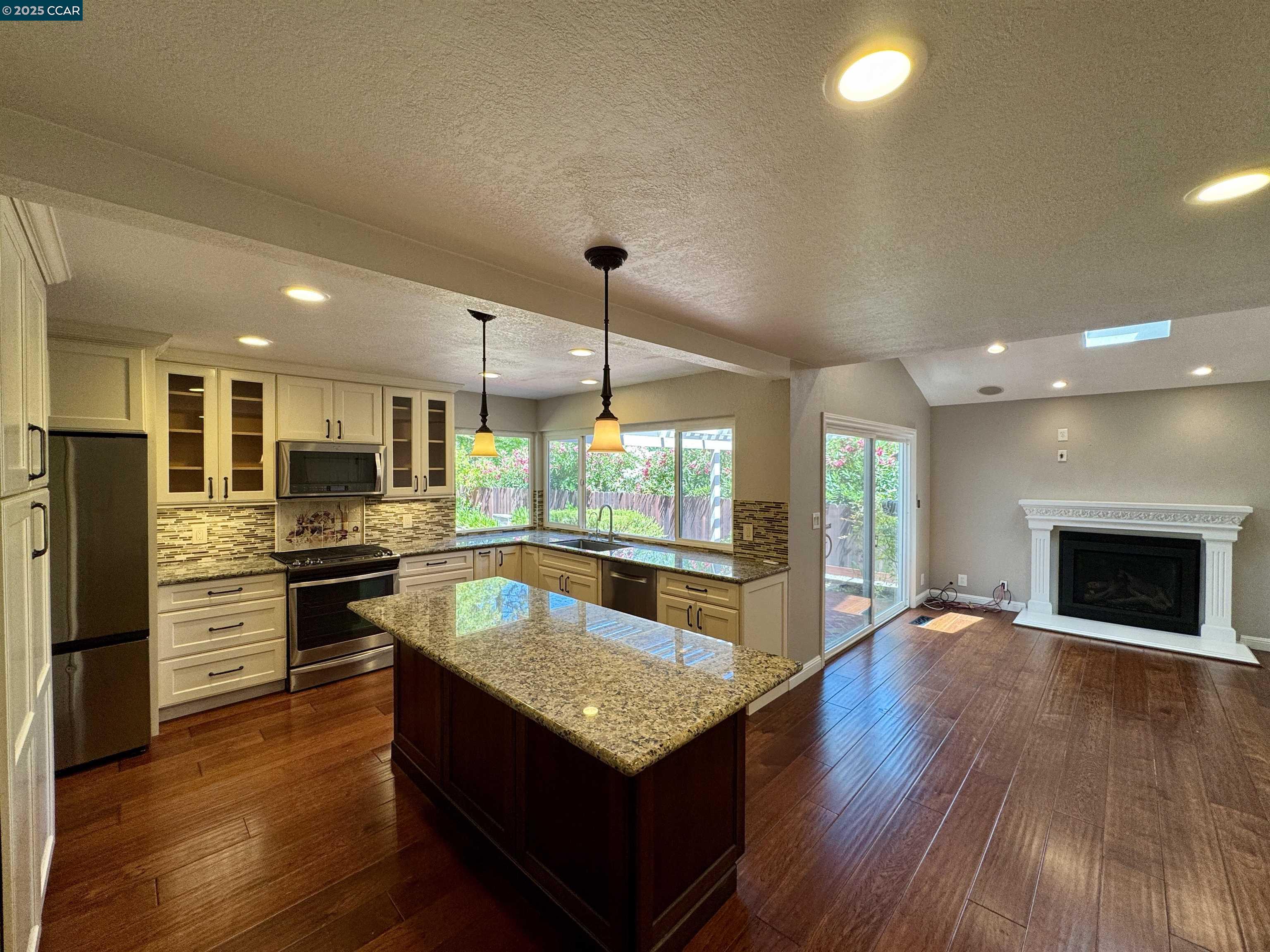 Detail Gallery Image 9 of 37 For 2315 Dapplegray Ln, Walnut Creek,  CA 94596 - 4 Beds | 2/1 Baths