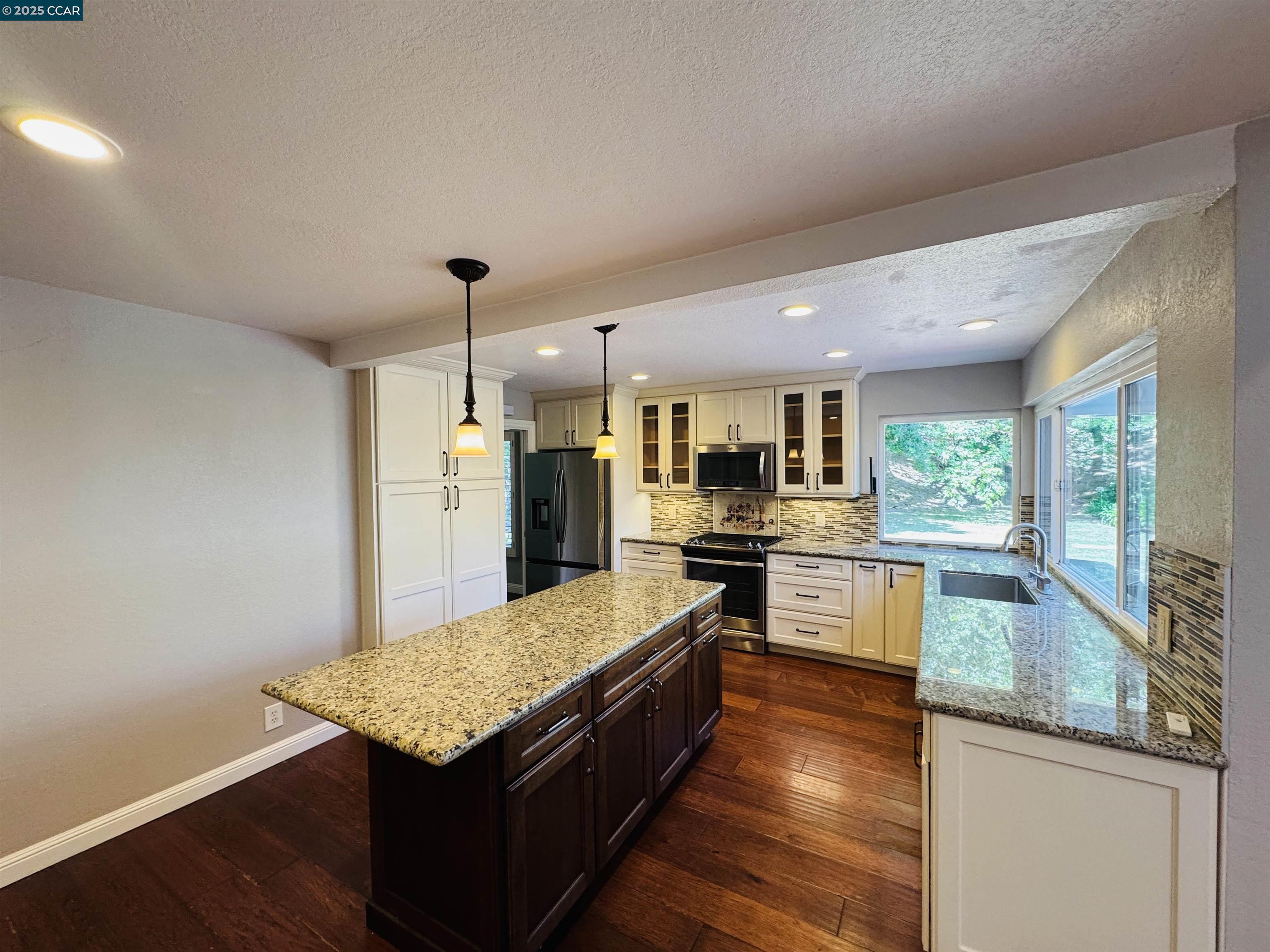 Detail Gallery Image 10 of 37 For 2315 Dapplegray Ln, Walnut Creek,  CA 94596 - 4 Beds | 2/1 Baths