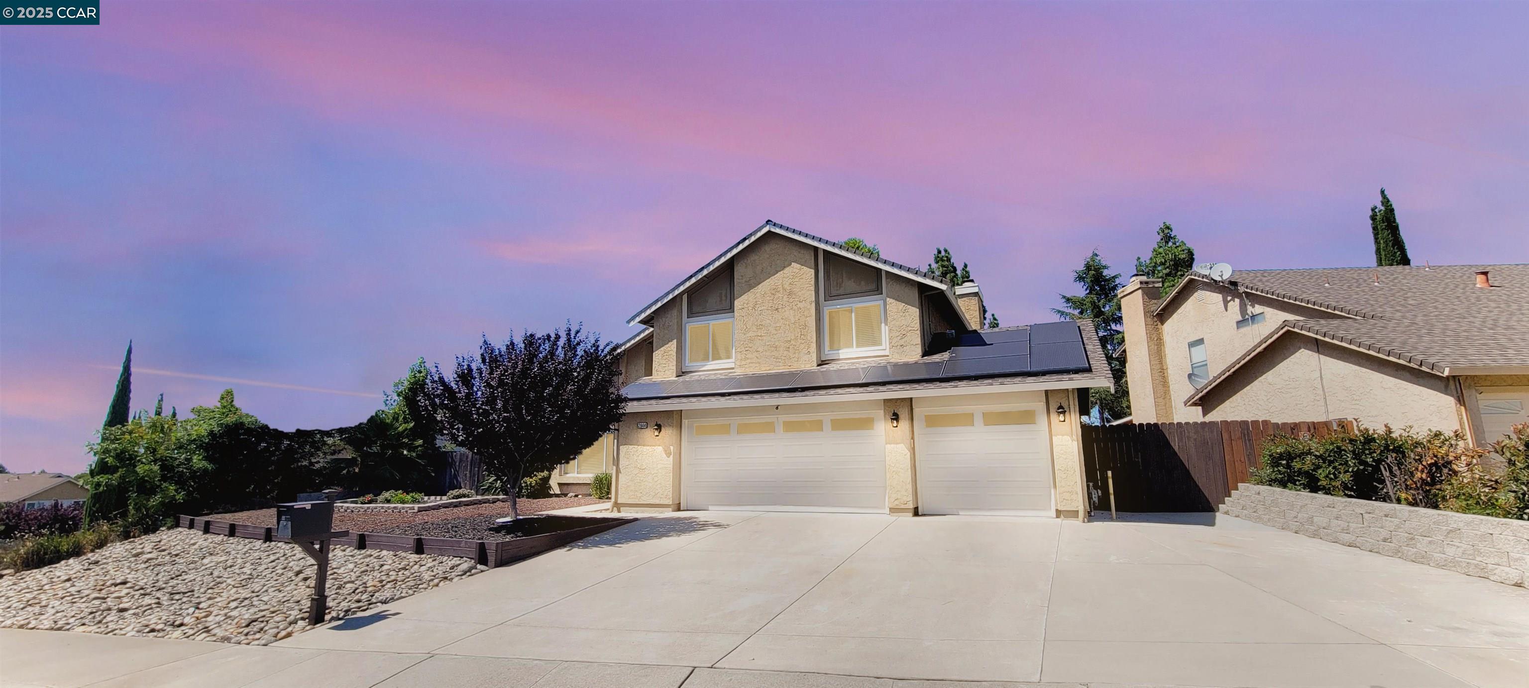 Detail Gallery Image 2 of 30 For 2844 Bluebell Cir, Antioch,  CA 94531 - 3 Beds | 2/1 Baths
