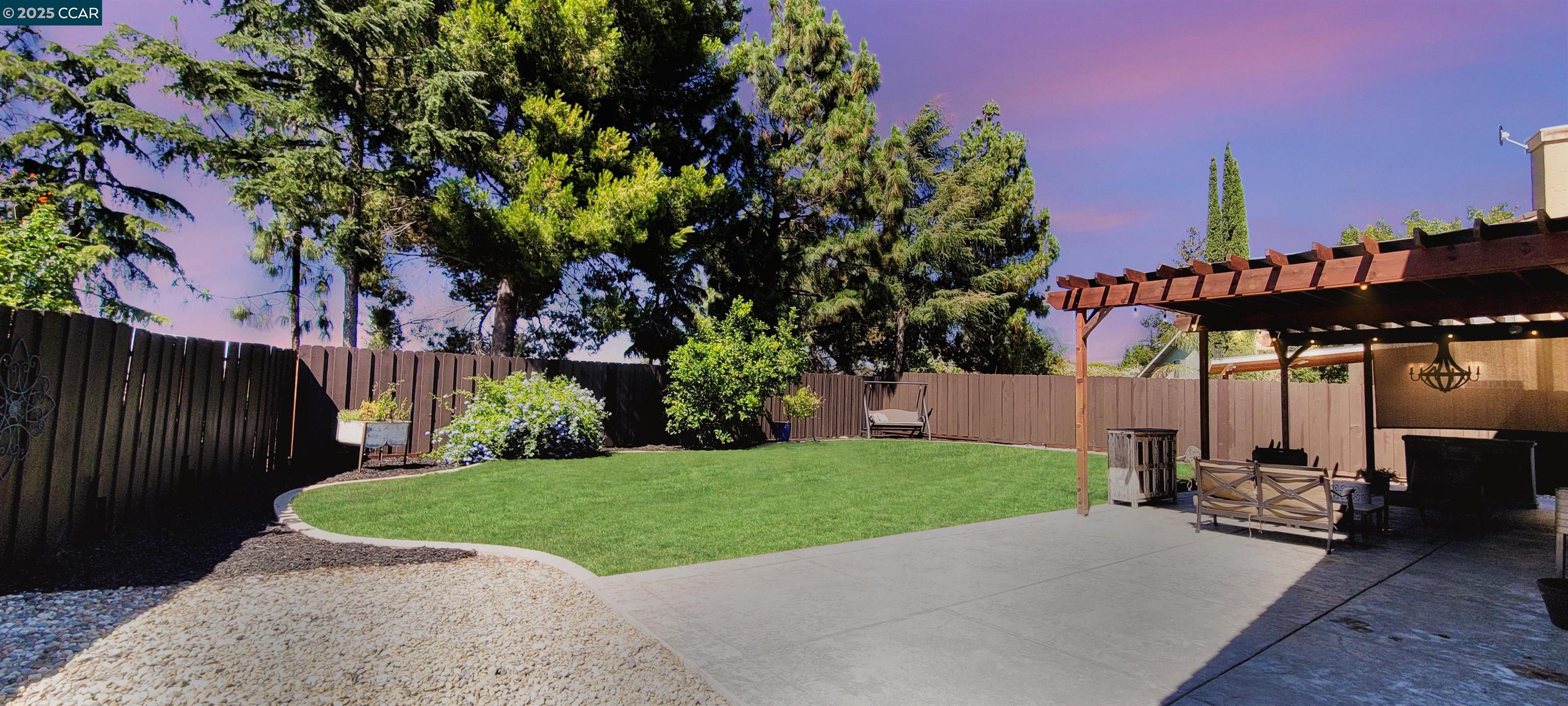 Detail Gallery Image 4 of 30 For 2844 Bluebell Cir, Antioch,  CA 94531 - 3 Beds | 2/1 Baths
