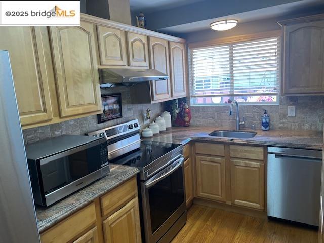 Detail Gallery Image 3 of 12 For 581 Fairway Street, Hayward,  CA 94544 - 3 Beds | 2 Baths