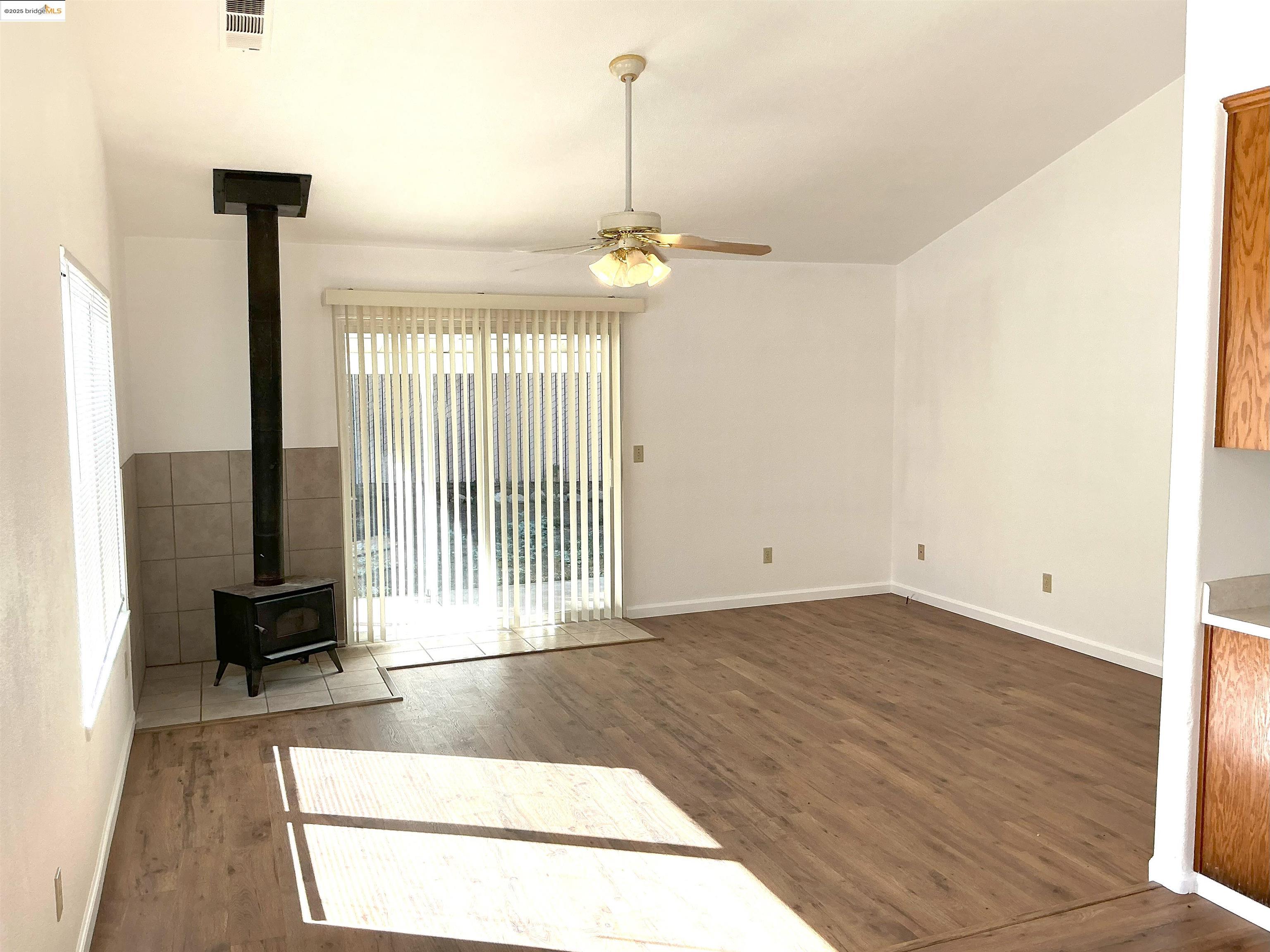 Detail Gallery Image 11 of 35 For 16925 American River Dr. West, Sonora,  CA 95370 - 3 Beds | 3 Baths