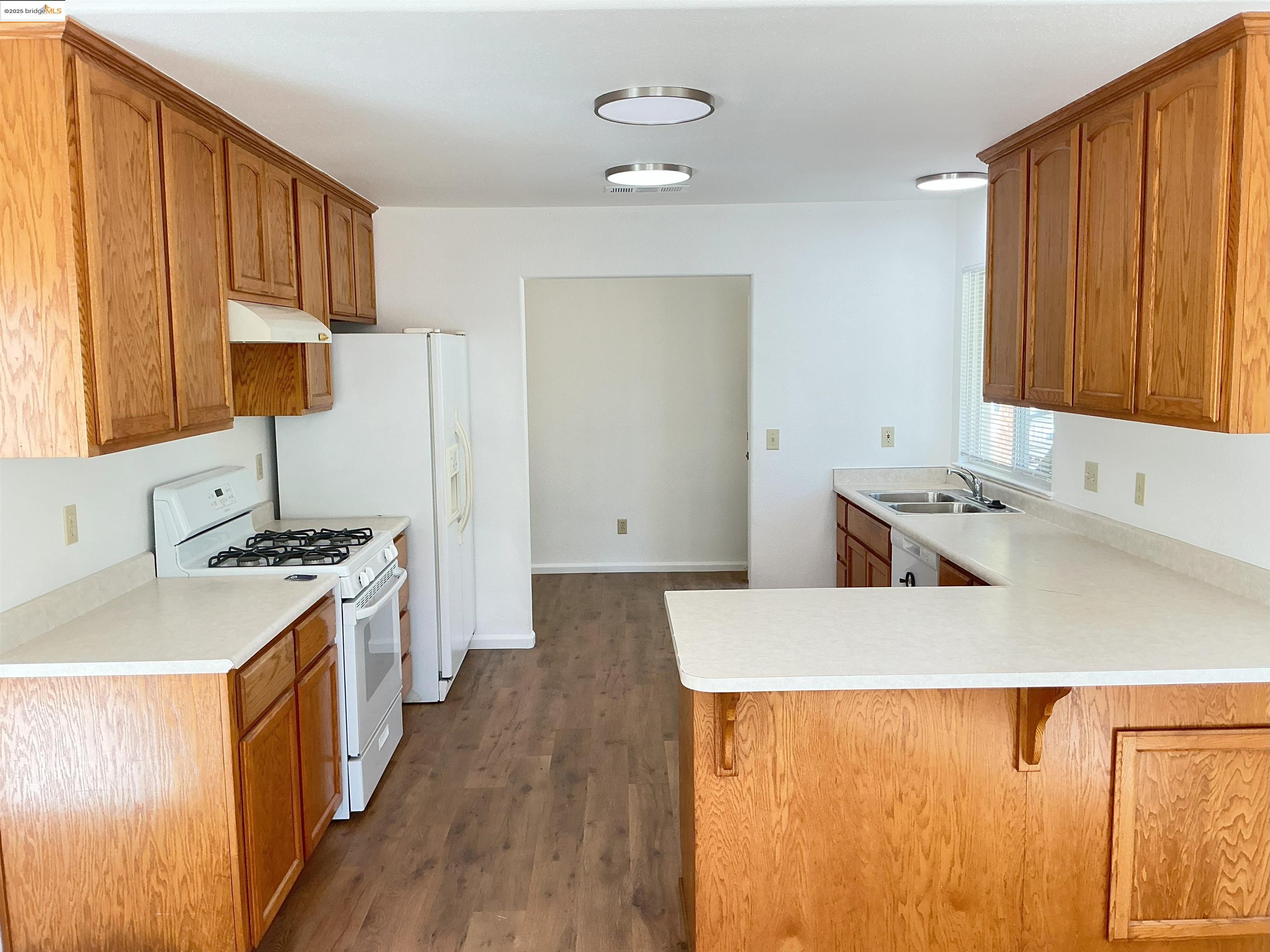 Detail Gallery Image 8 of 35 For 16925 American River Dr. West, Sonora,  CA 95370 - 3 Beds | 3 Baths