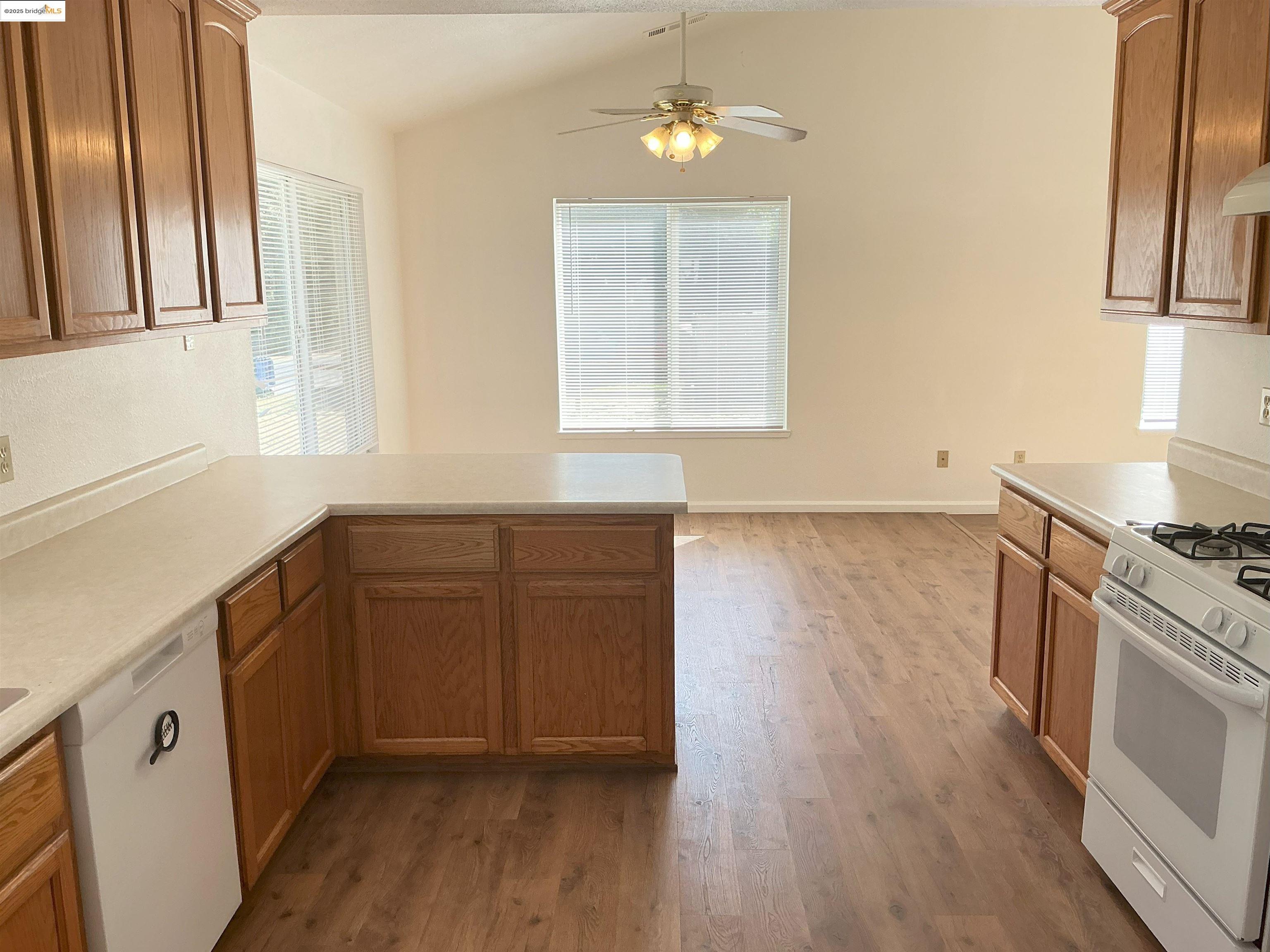 Detail Gallery Image 9 of 35 For 16925 American River Dr. West, Sonora,  CA 95370 - 3 Beds | 3 Baths